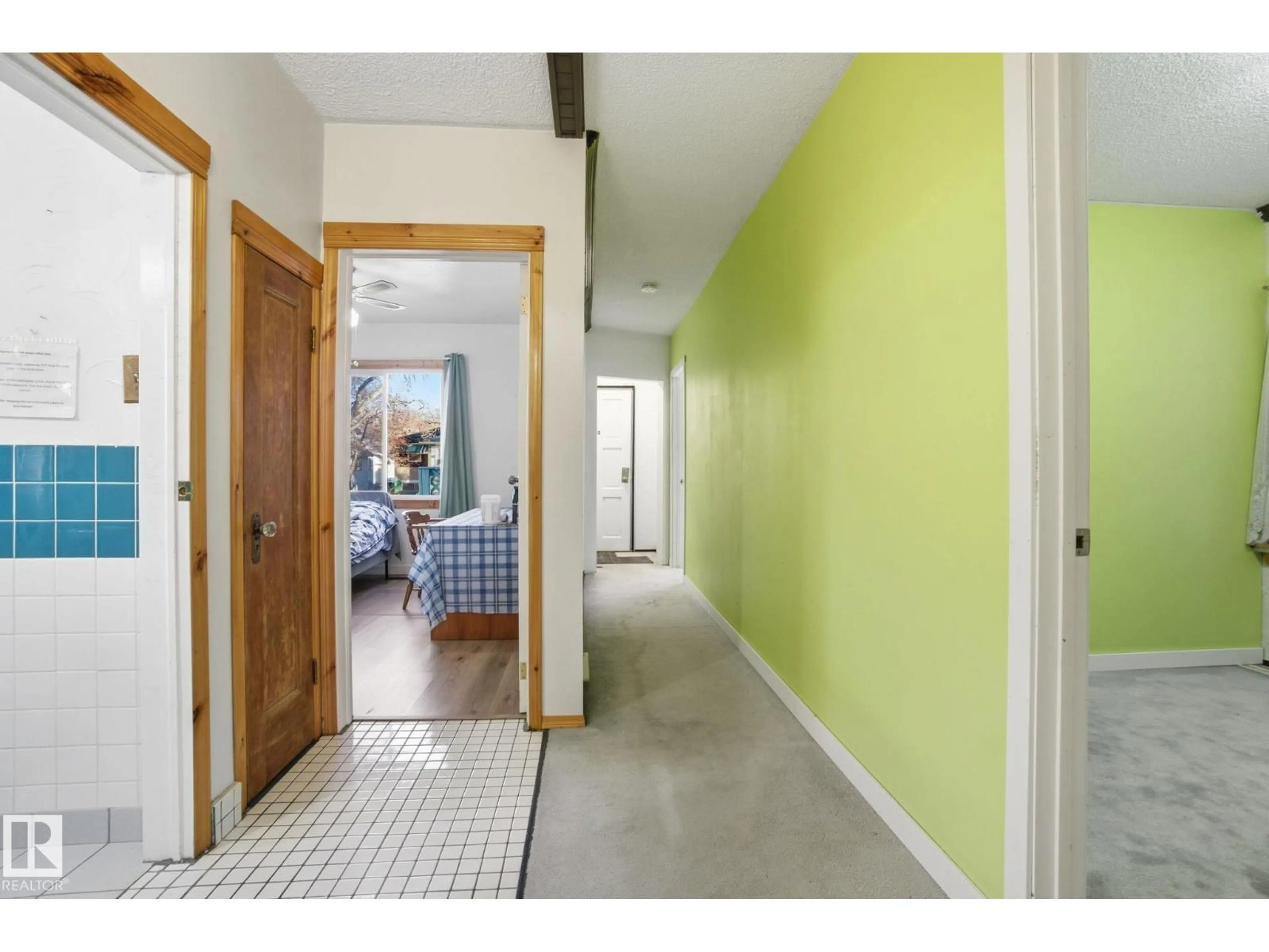 Indoor entryway for NW - 11514 92 ST, Edmonton Alberta T5G0Z7