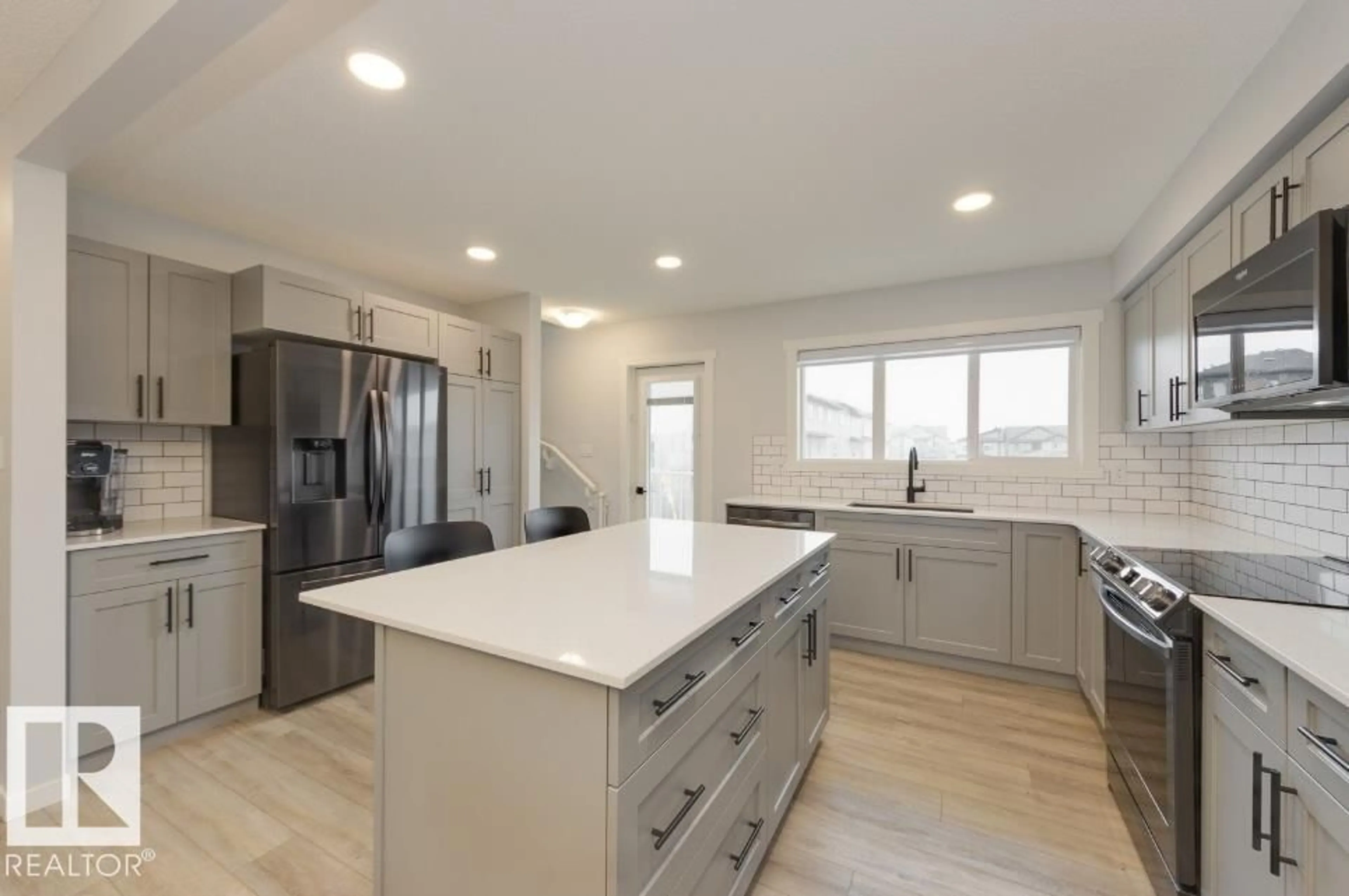 Open concept kitchen, unknown for 19620 27 AV, Edmonton Alberta T6M0X1