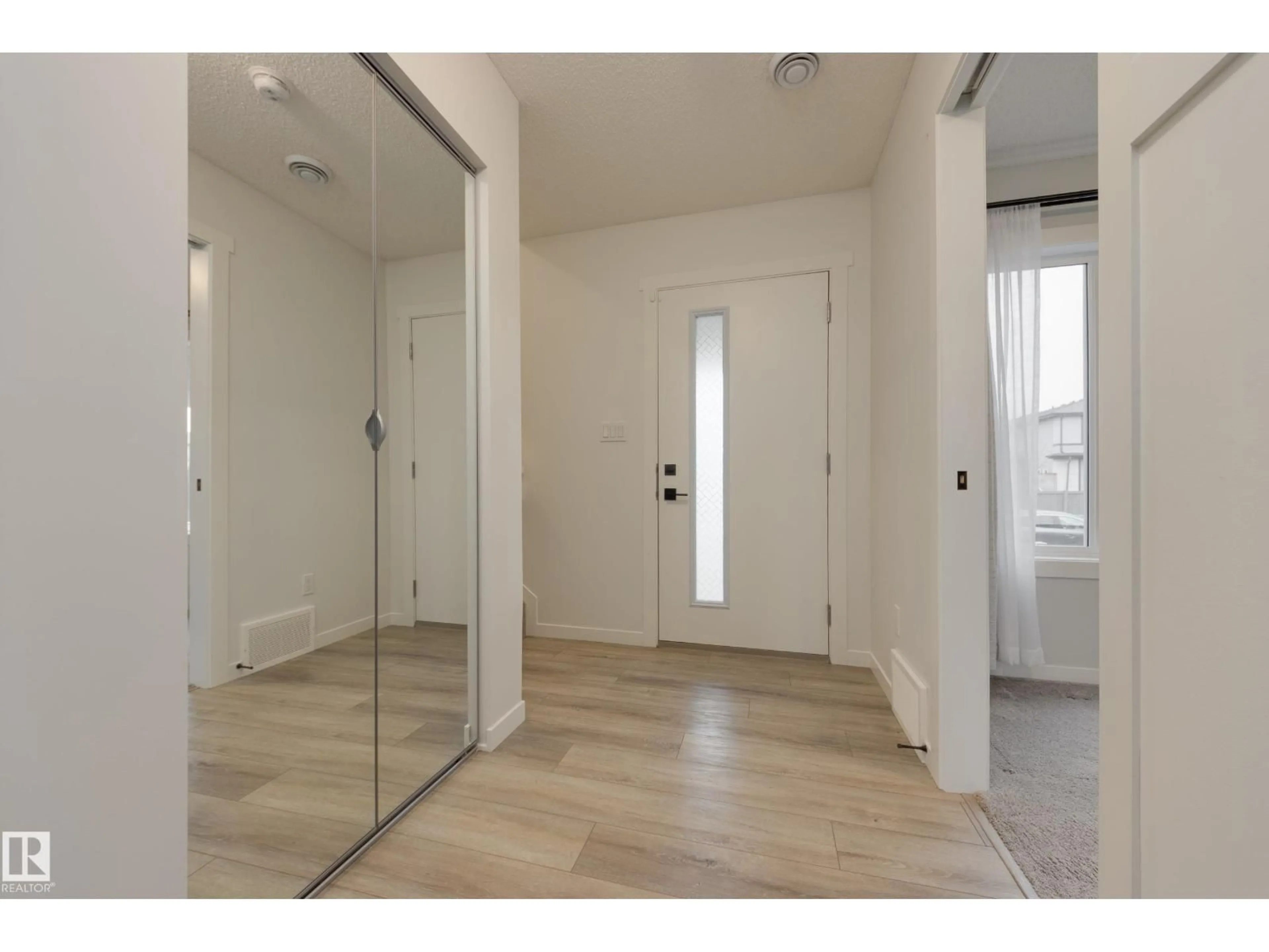 Indoor entryway for 19620 27 AV, Edmonton Alberta T6M0X1
