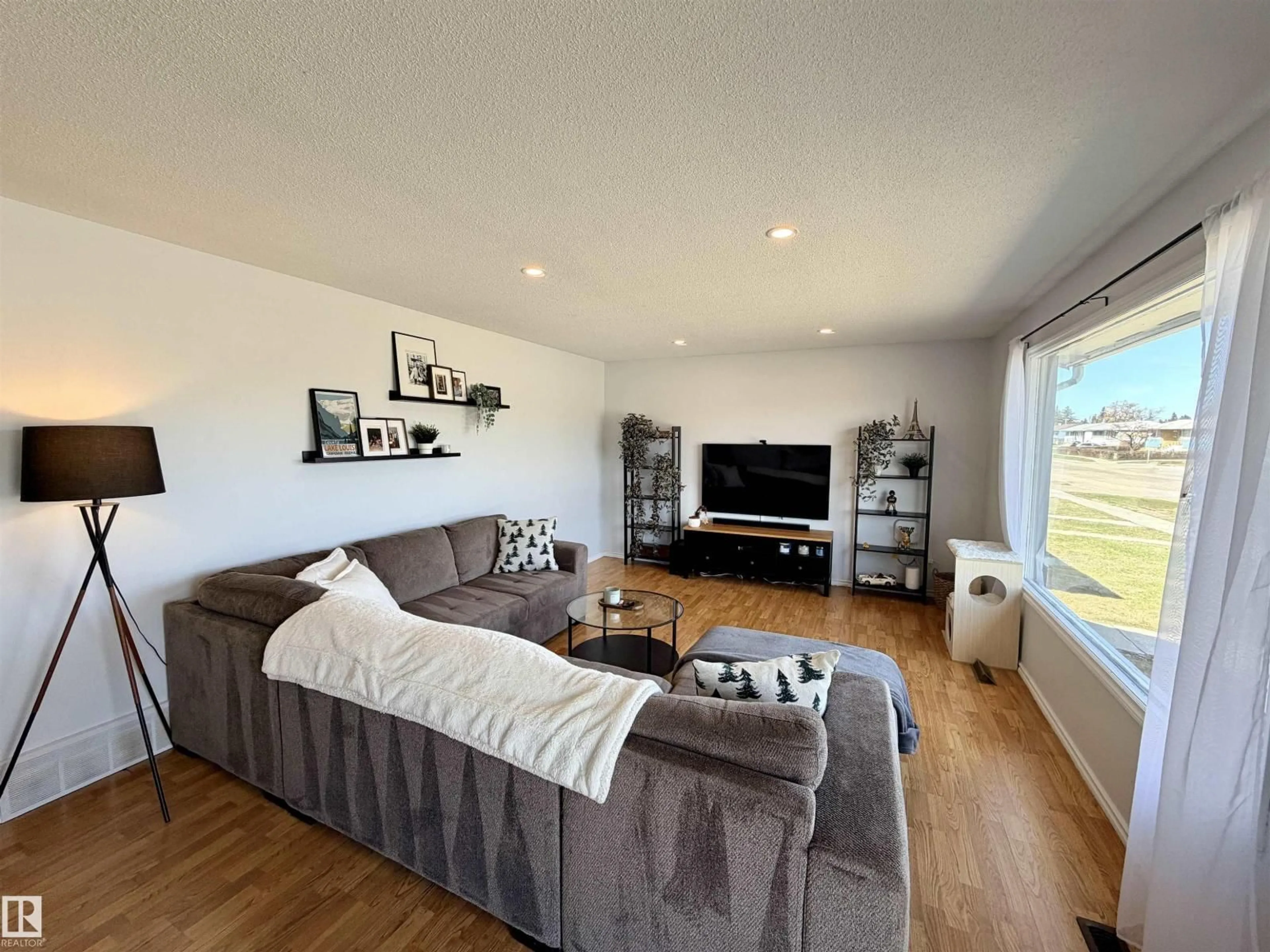 Living room with furniture, wood/laminate floor for 4921 46 AV, St. Paul Town Alberta T0A3A3