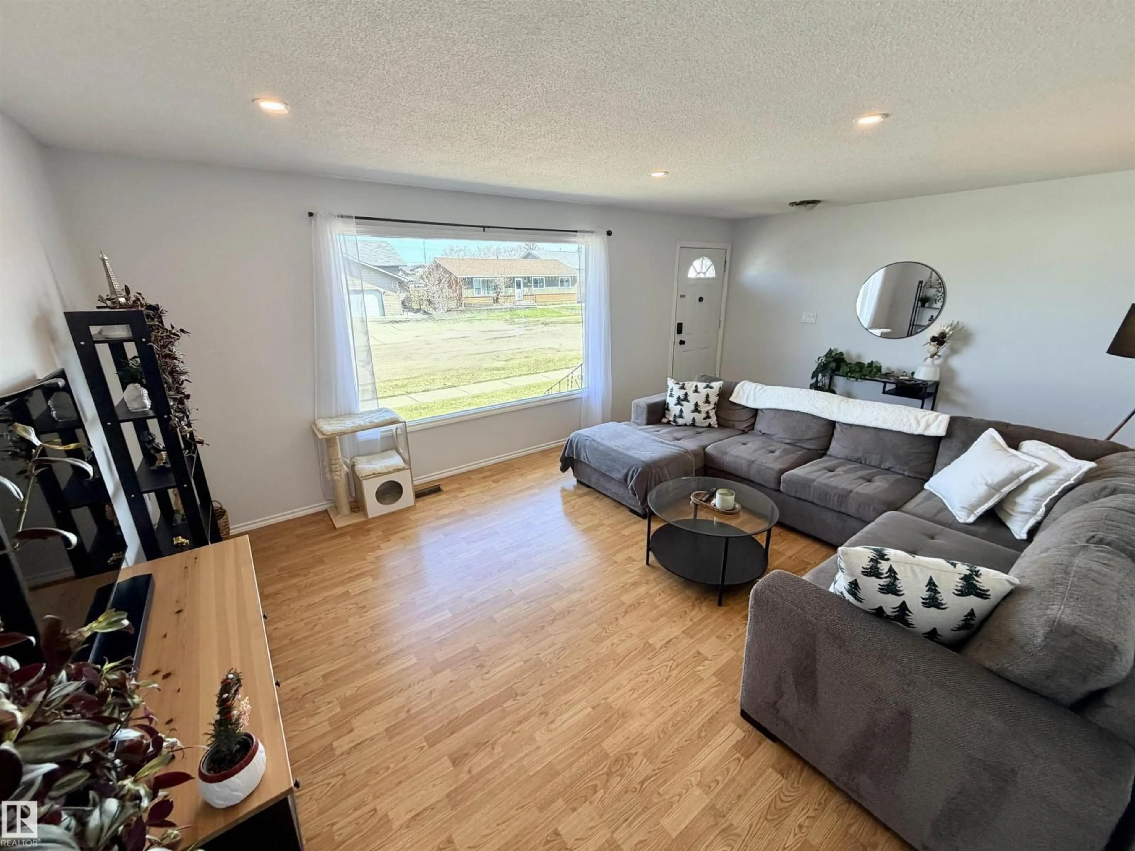 Living room with furniture, wood/laminate floor for 4921 46 AV, St. Paul Town Alberta T0A3A3