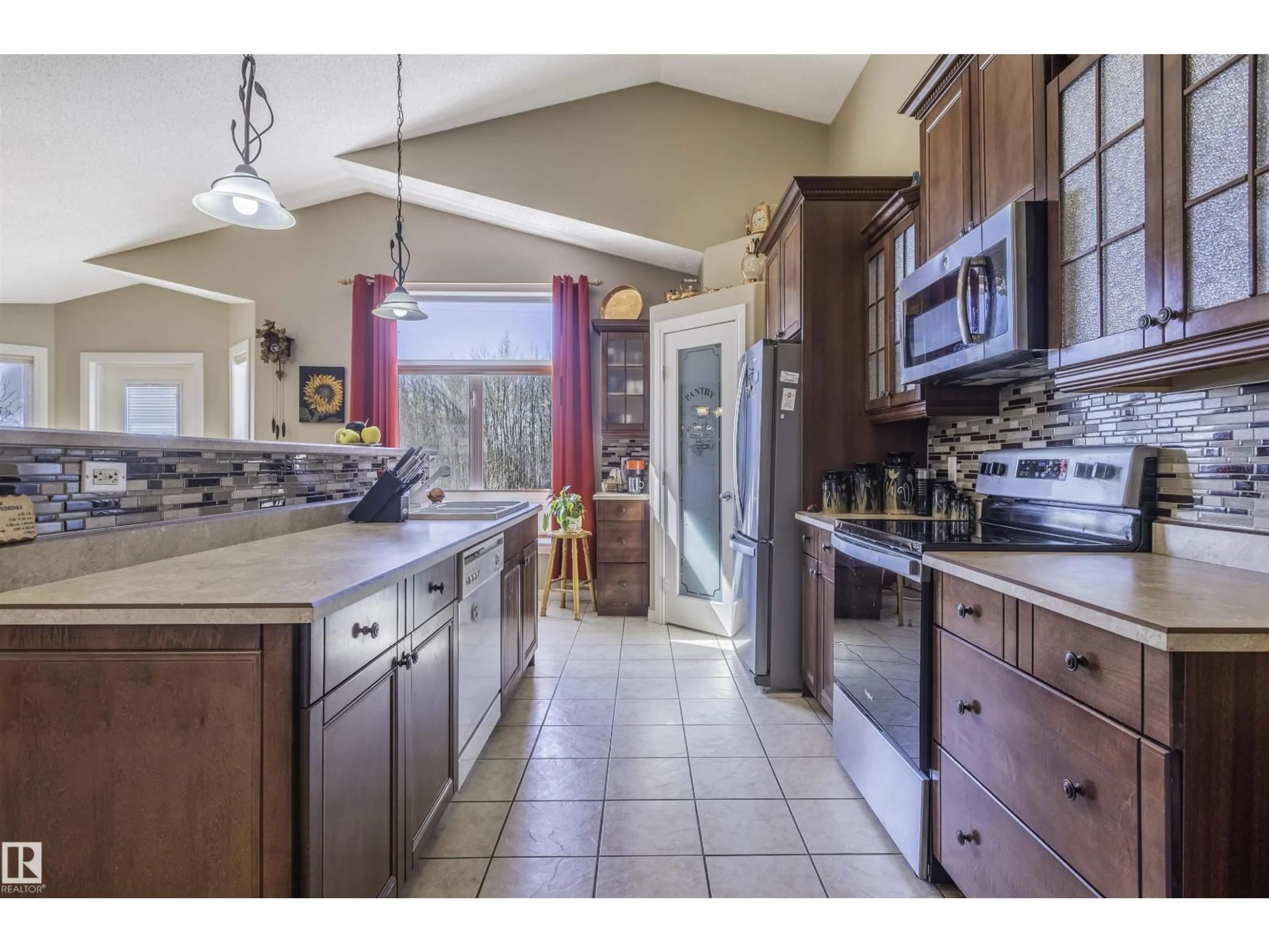 Open concept kitchen, ceramic/tile floor for 4431 48 AV, Clyde Alberta T0G2J0