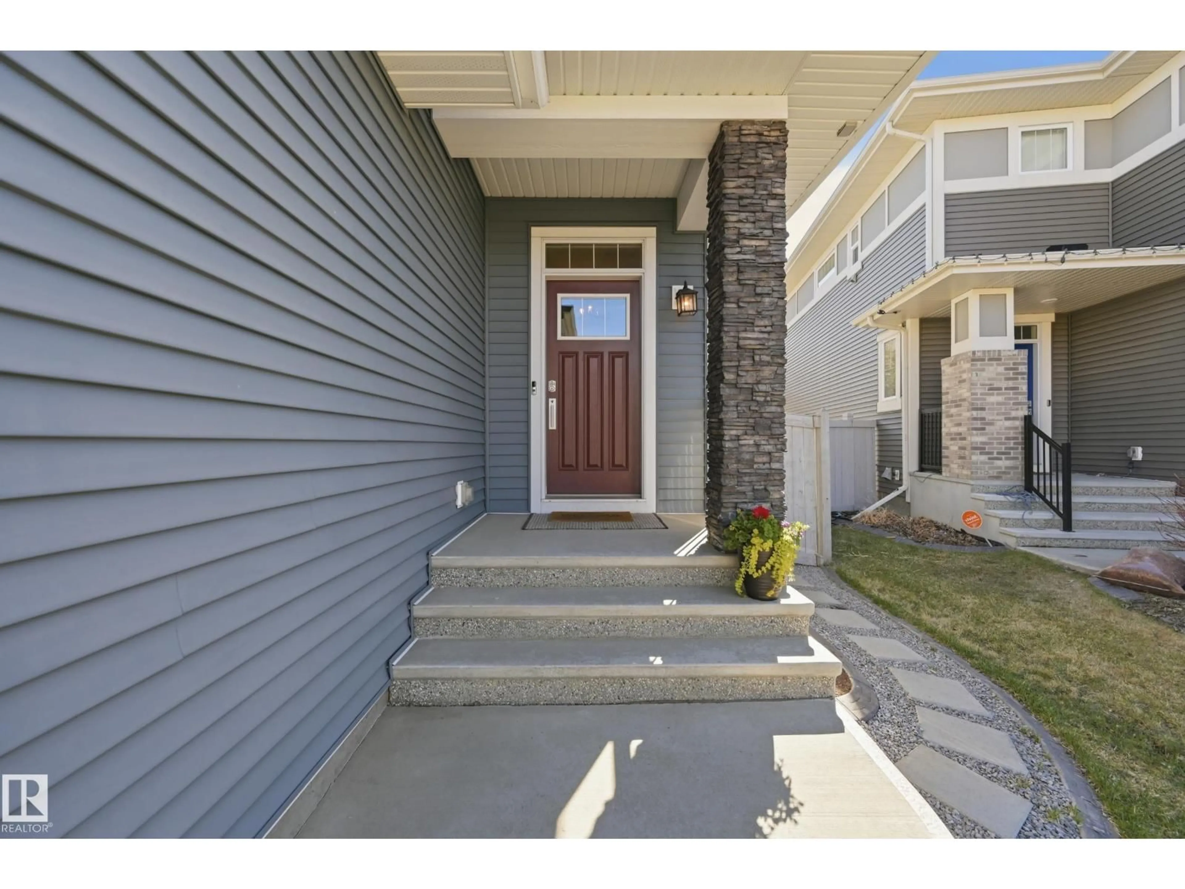 Indoor entryway for 2413 SAN FORTUNATO ST, Edmonton Alberta T5E6W2