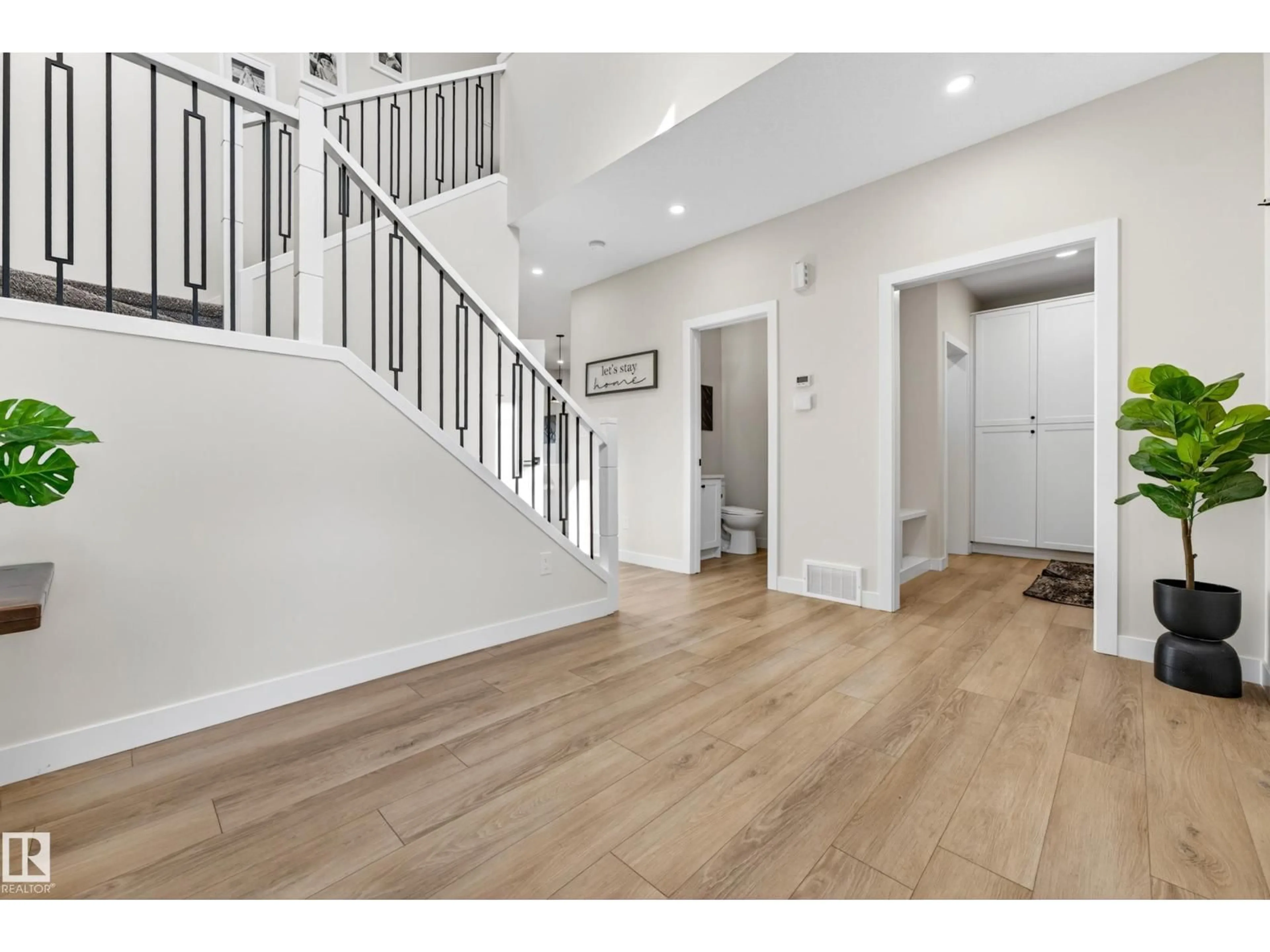 Indoor entryway for 117 KIDD CR, Leduc Alberta T9E1N6