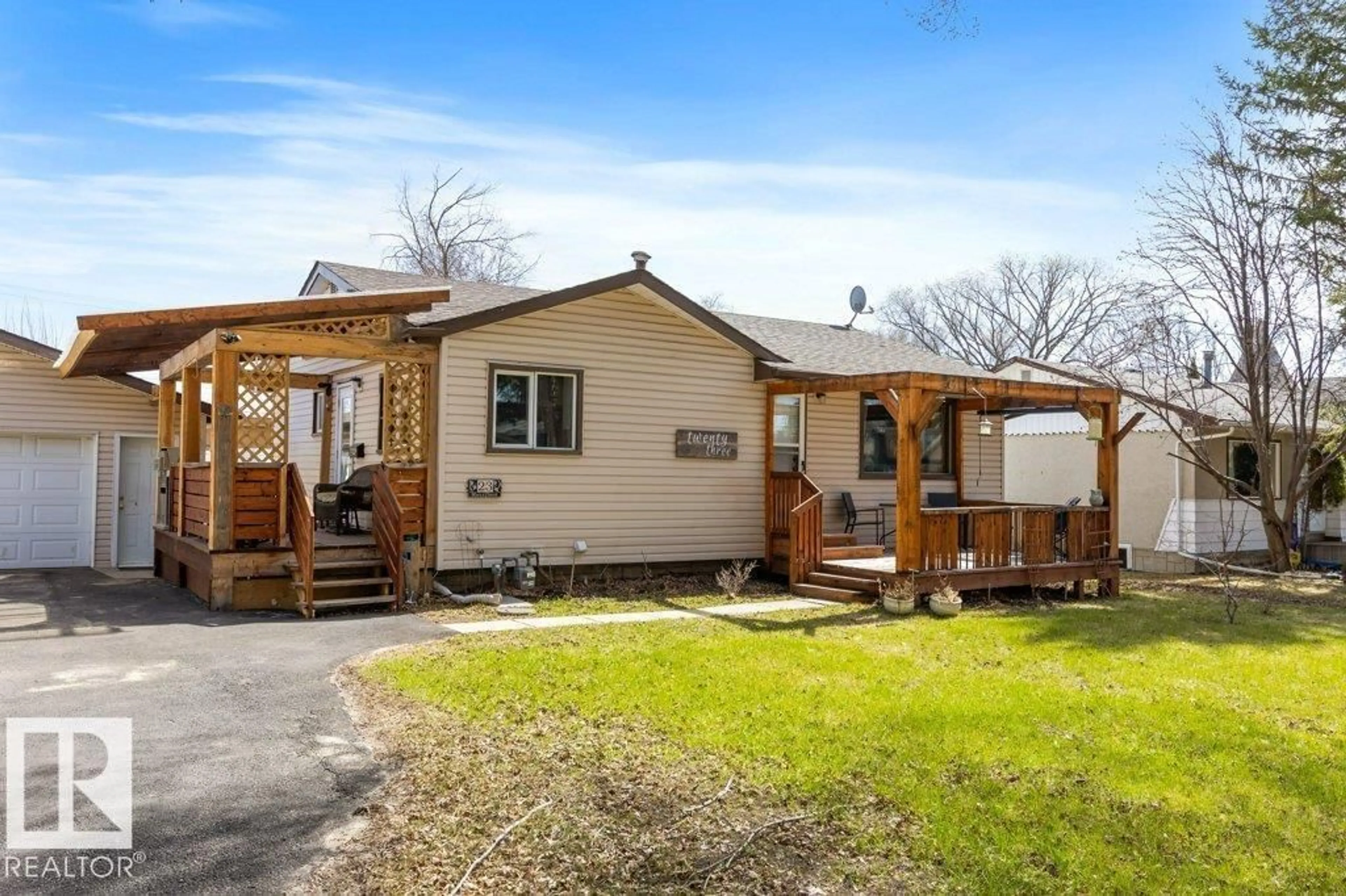 Unknown for 23 MAPLE DR, St. Albert Alberta T8N1G6
