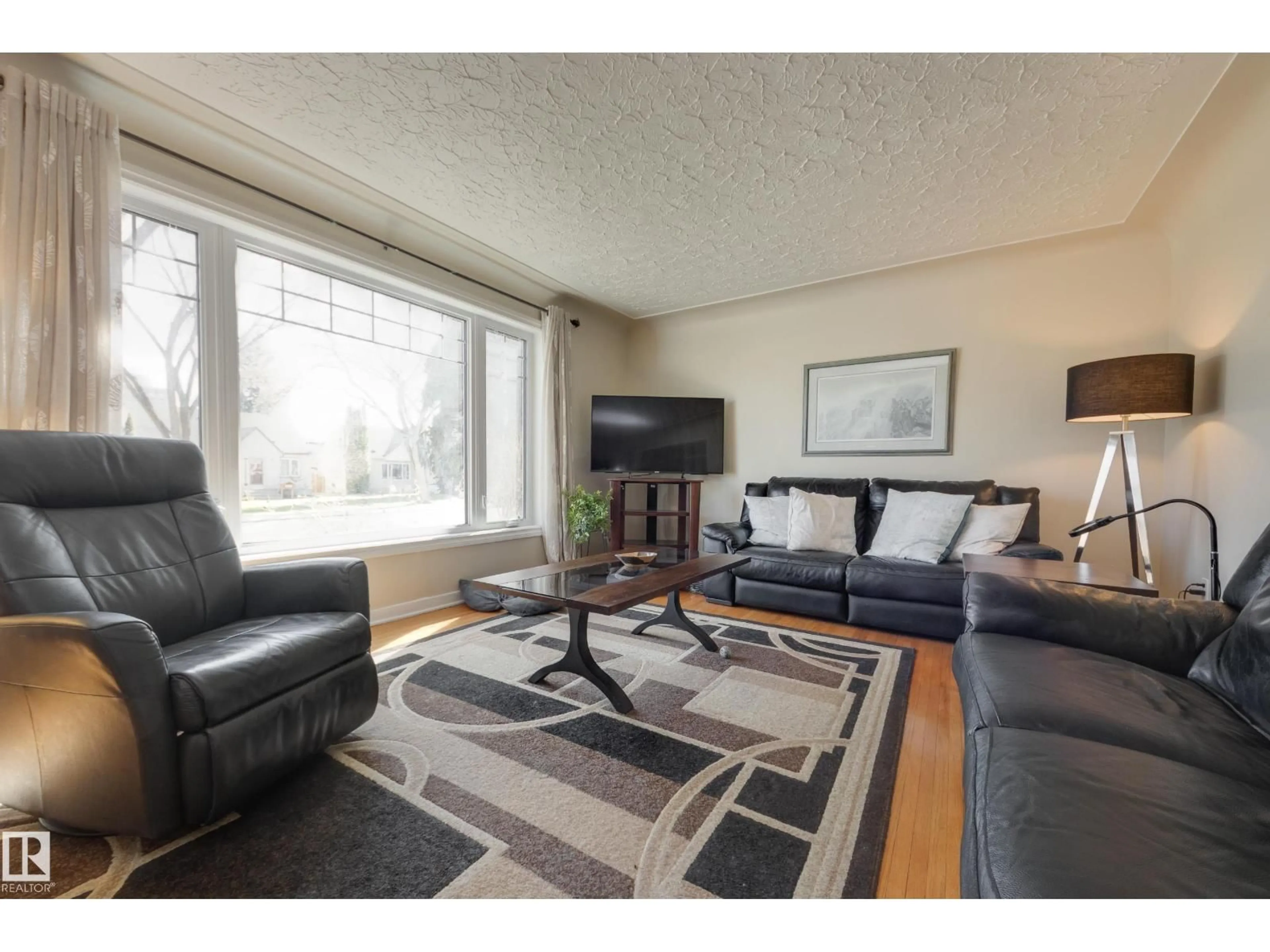 Living room with furniture, unknown for 11516 72 AV, Edmonton Alberta T6G0B8