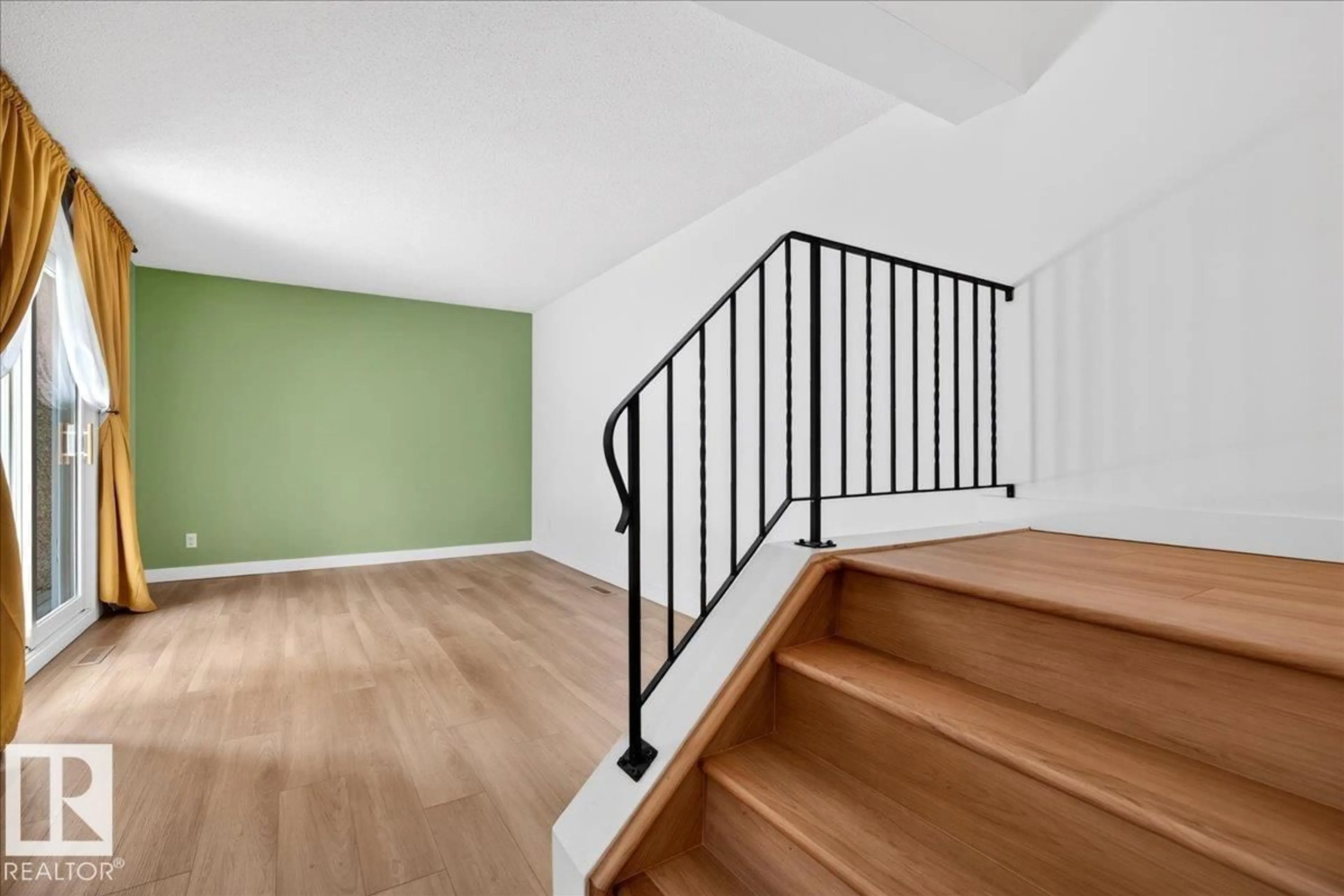 Stairs for 114 KASKITAYO CO, Edmonton Alberta T6J3T3