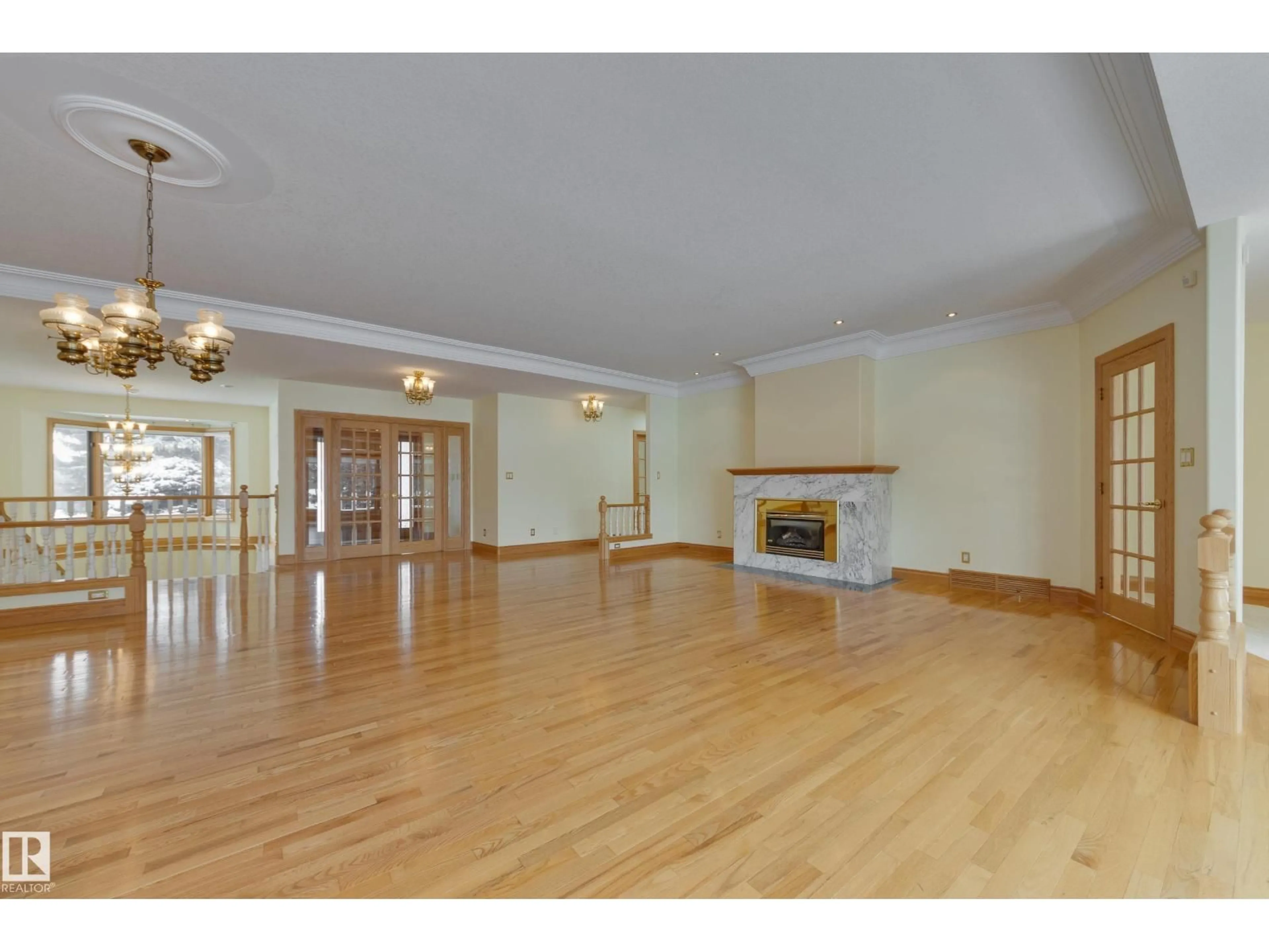 Indoor foyer for 18 WESTBROOK DR, Edmonton Alberta T6J2C9