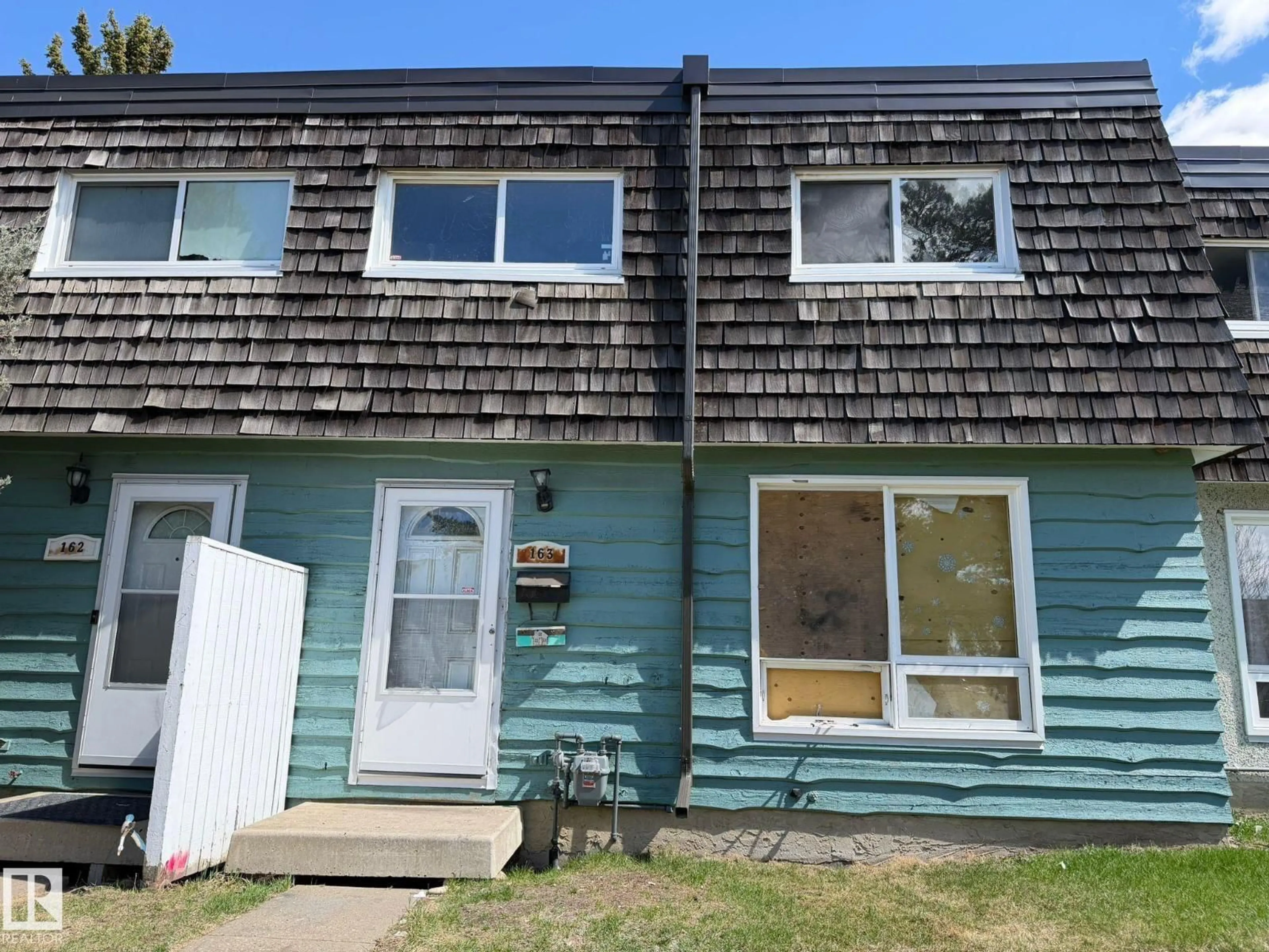 Home with vinyl exterior material, street for 163 MAYFAIR MEWS ME, Edmonton Alberta T5E5R7