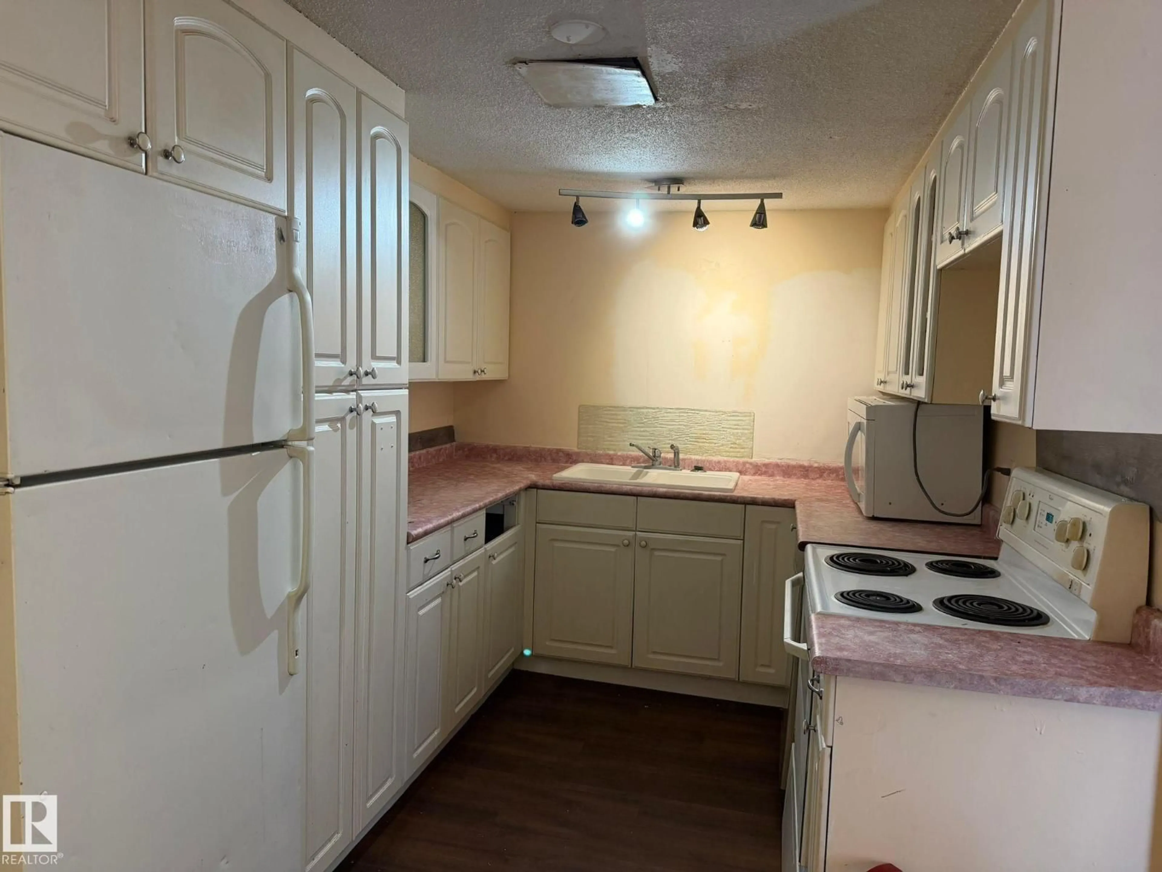 Standard kitchen, unknown for 163 MAYFAIR MEWS ME, Edmonton Alberta T5E5R7