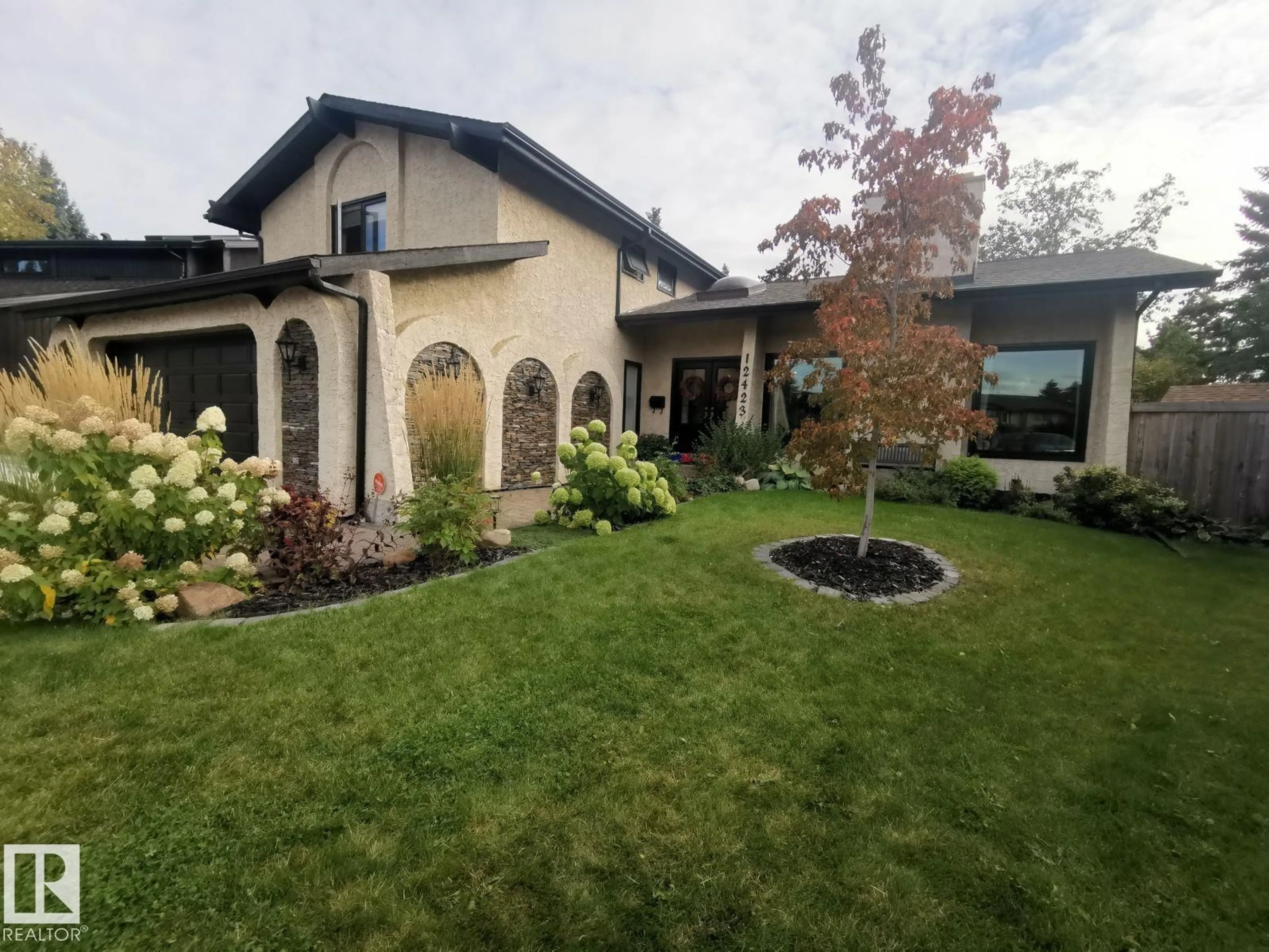 Unknown for 12423 28A AV, Edmonton Alberta T6J4L5