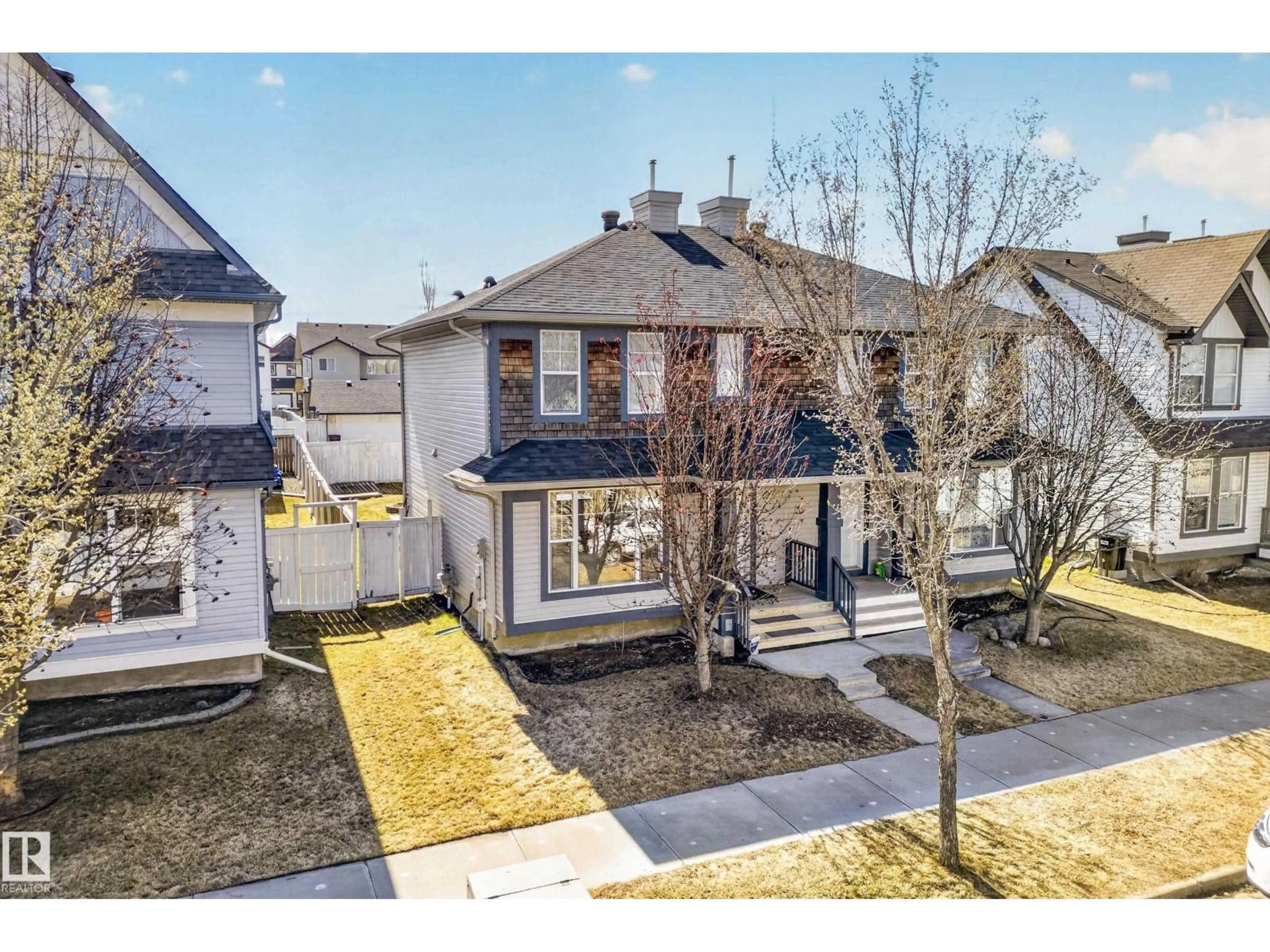 A pic from outside/outdoor area/front of a property/back of a property/a pic from drone, street for 5915 SOUTH TERWILLEGAR BV, Edmonton Alberta T6R0A7