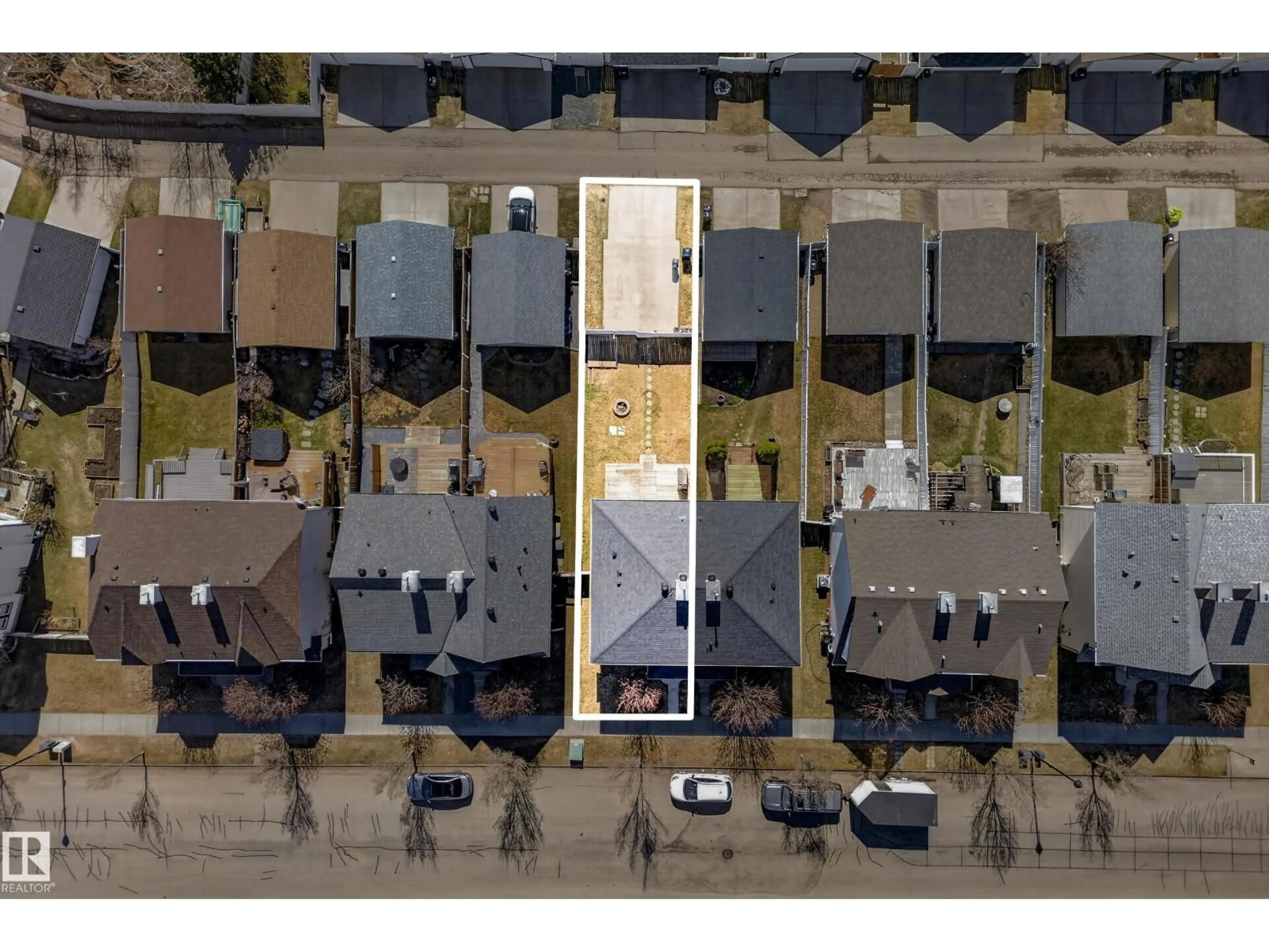 A pic from outside/outdoor area/front of a property/back of a property/a pic from drone, street for 5915 SOUTH TERWILLEGAR BV, Edmonton Alberta T6R0A7