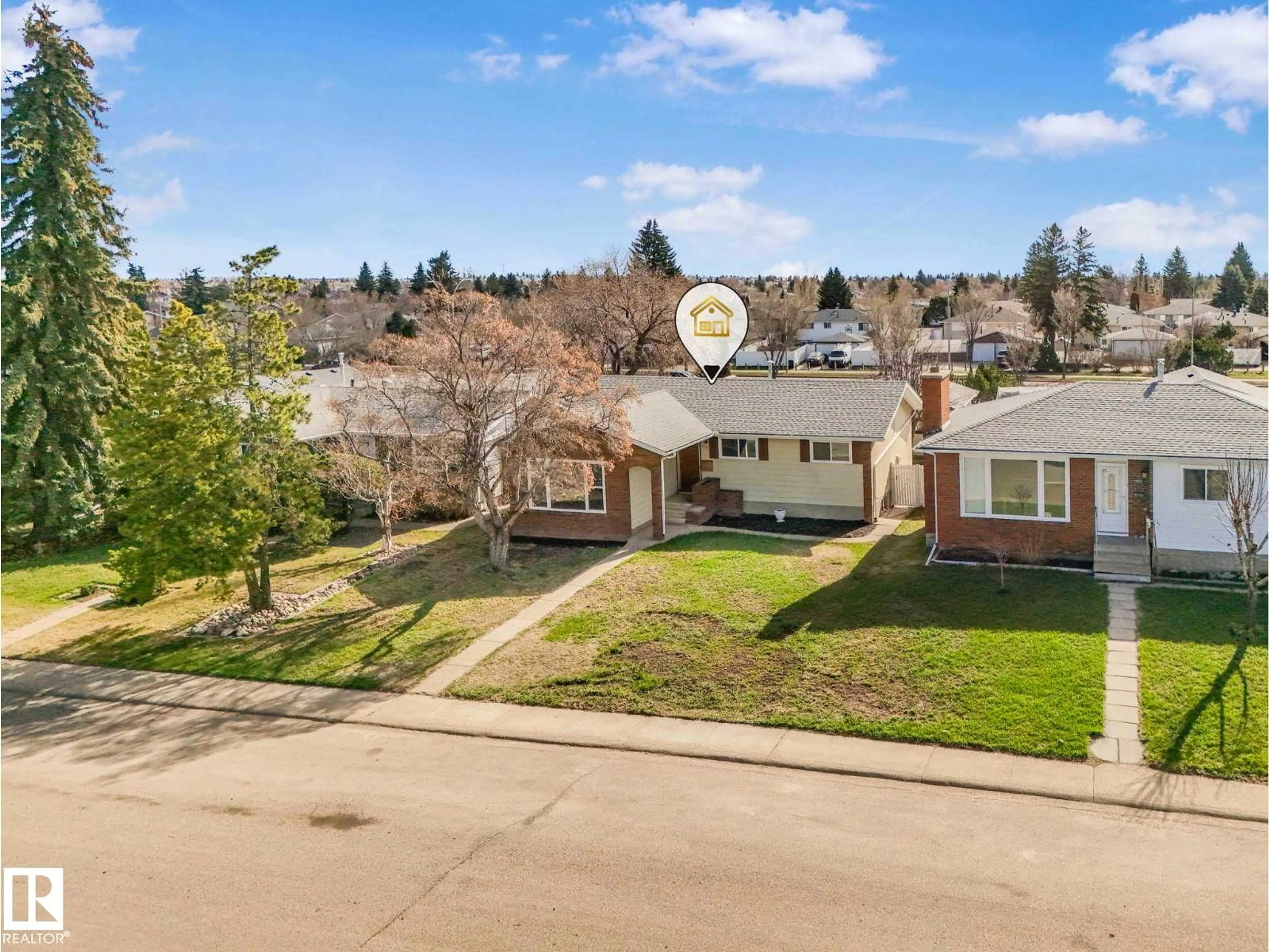 A pic from outside/outdoor area/front of a property/back of a property/a pic from drone, street for NW - 15015 83 ST, Edmonton Alberta T5E5T3