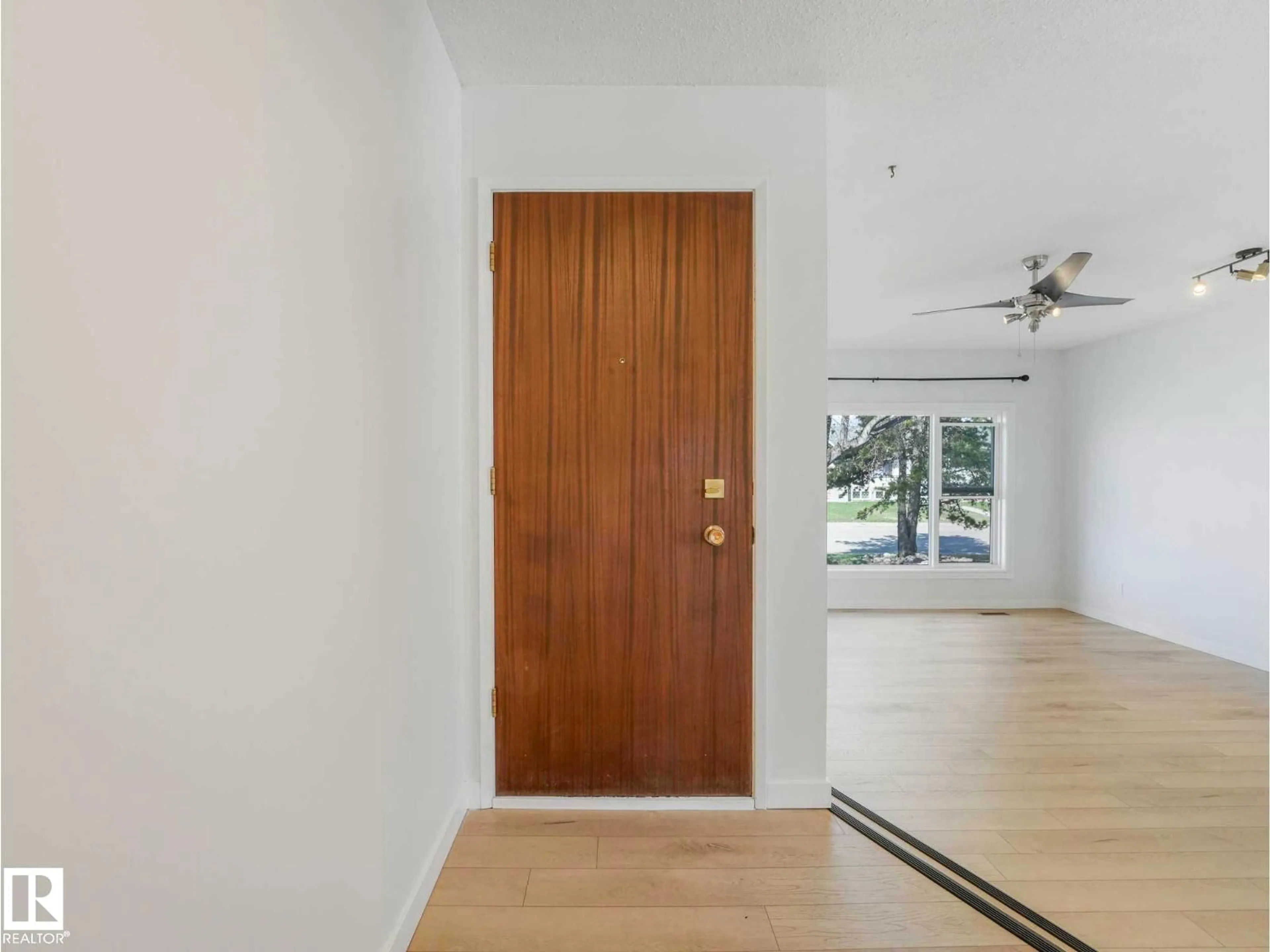 Indoor entryway for NW - 15015 83 ST, Edmonton Alberta T5E5T3