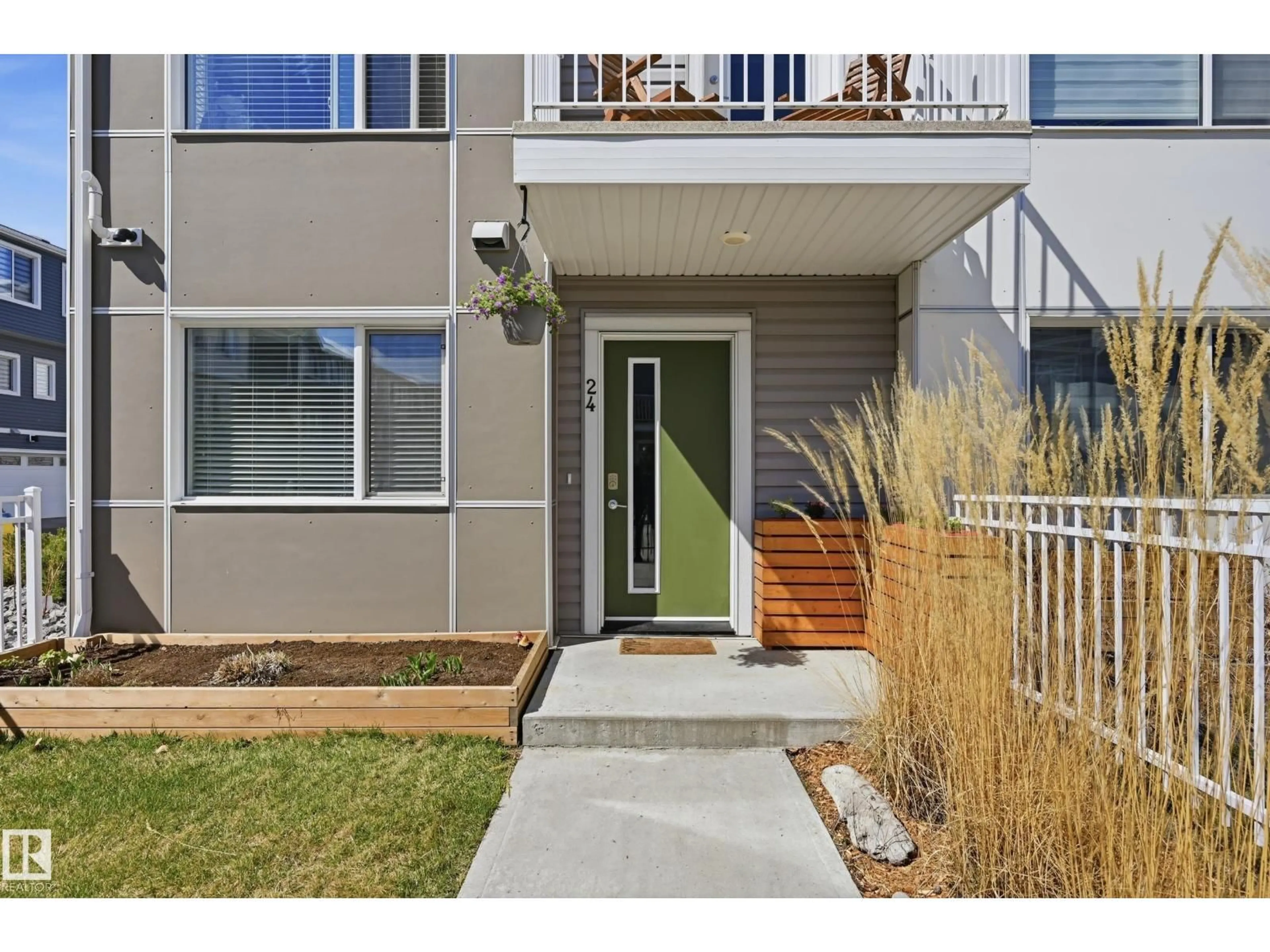 Indoor entryway for 24 215 SADDLEBACK RD, Edmonton Alberta T6J5T6