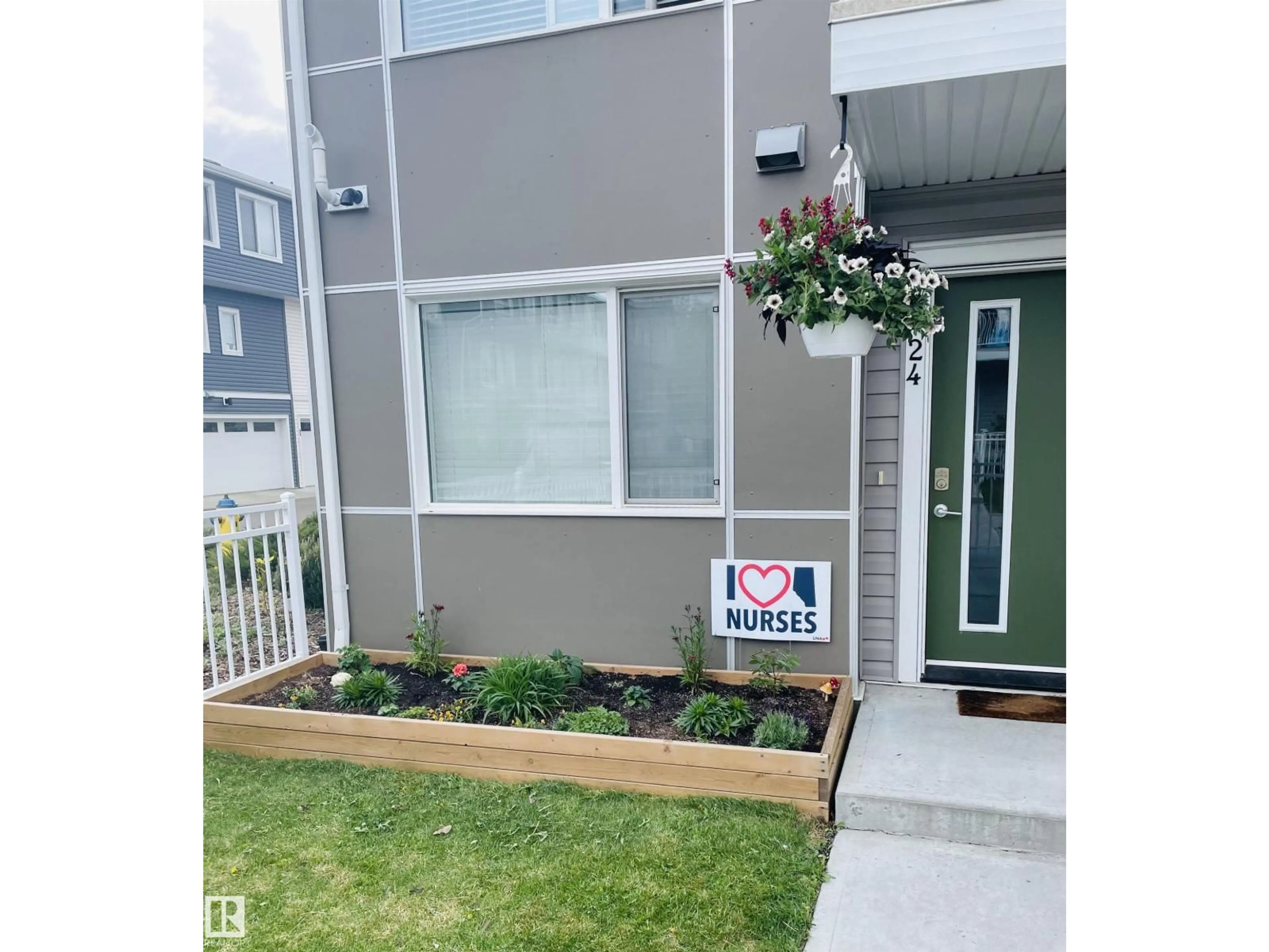 Unknown for 24 215 SADDLEBACK RD, Edmonton Alberta T6J5T6