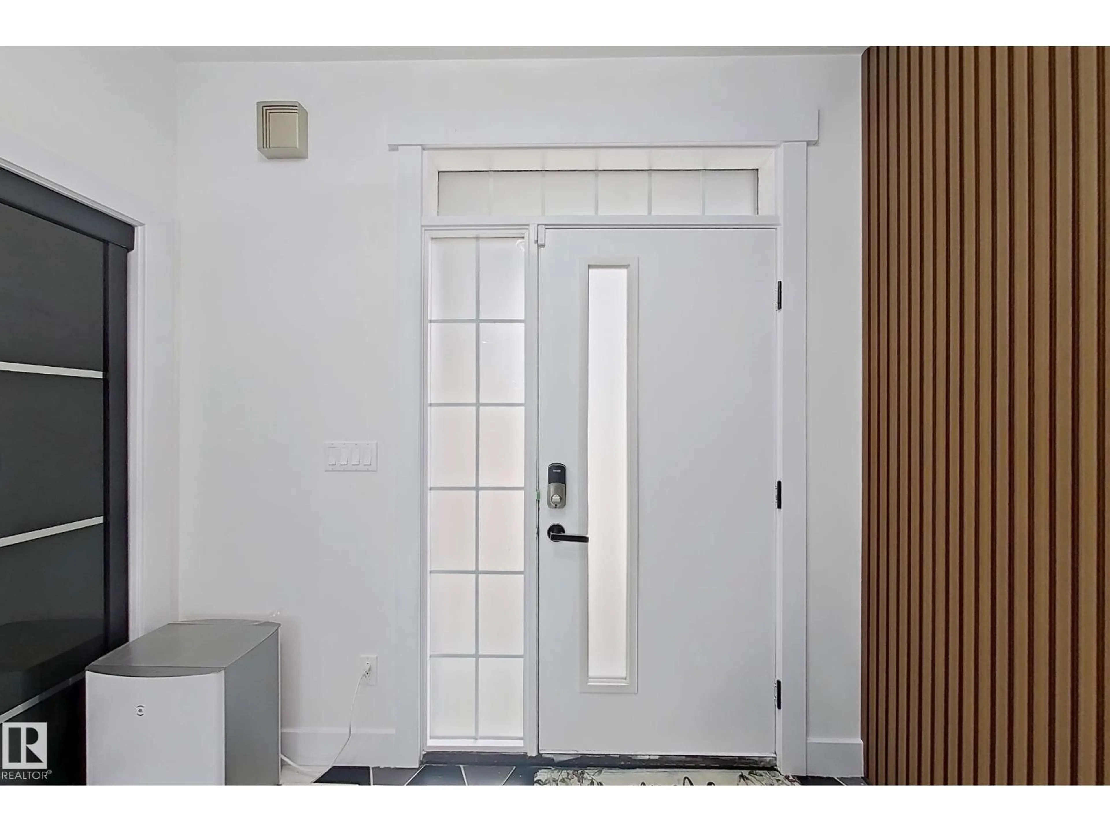 Indoor entryway for 1210 PEREGRINE TC, Edmonton Alberta T5S0M3