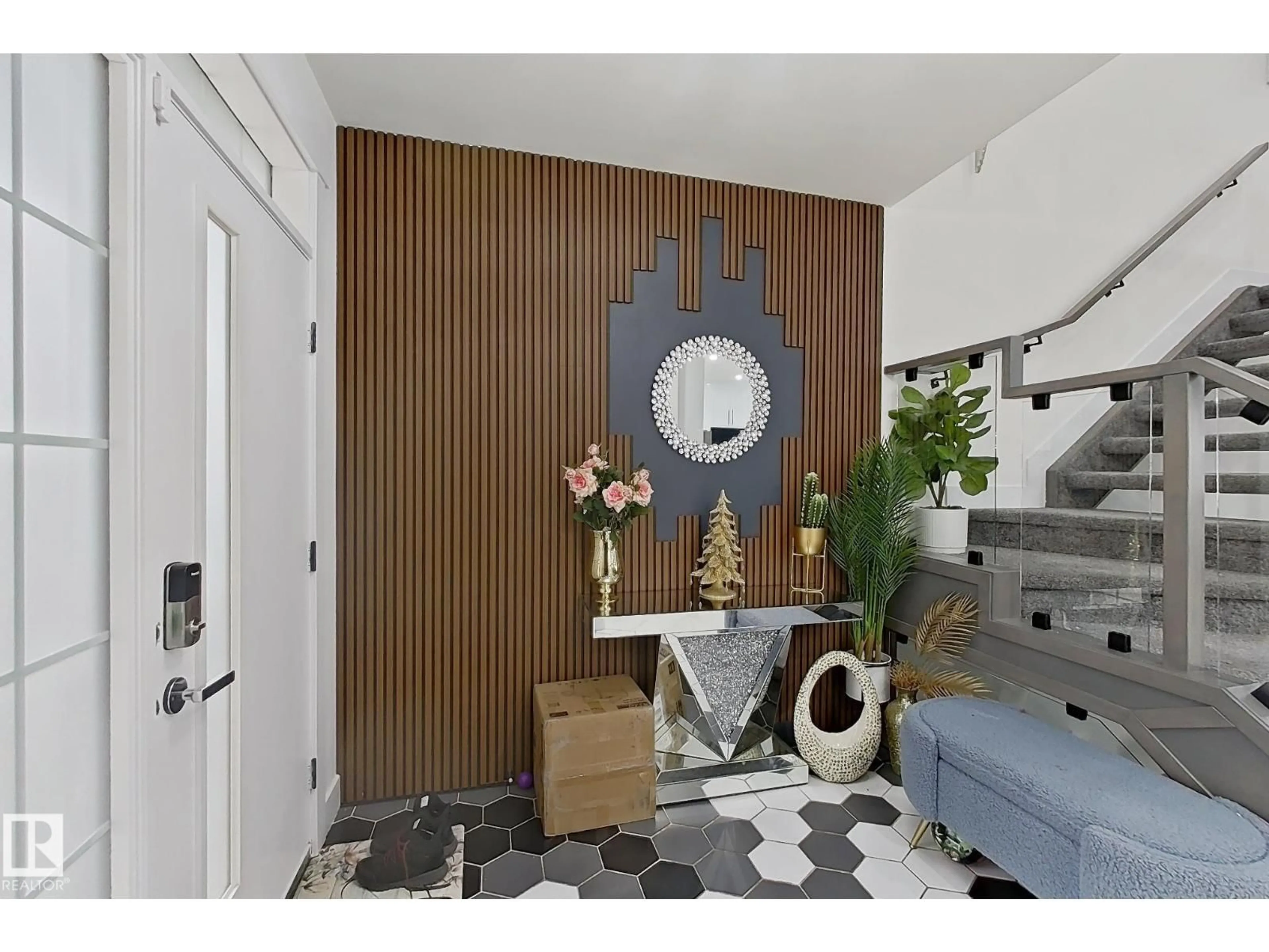 Indoor entryway for 1210 PEREGRINE TC, Edmonton Alberta T5S0M3