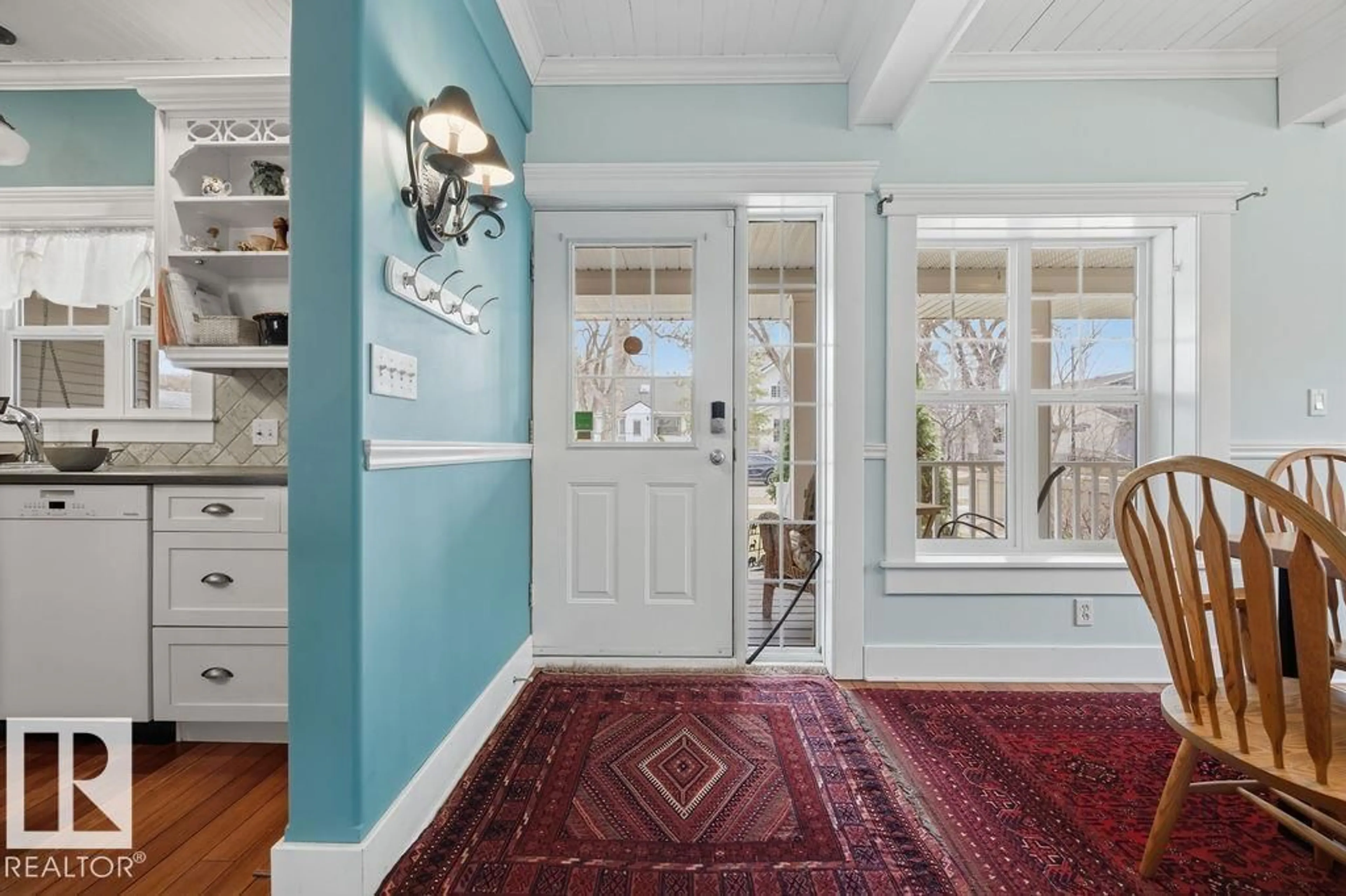 Indoor entryway for 11120 53 ST, Edmonton Alberta T5W3K7