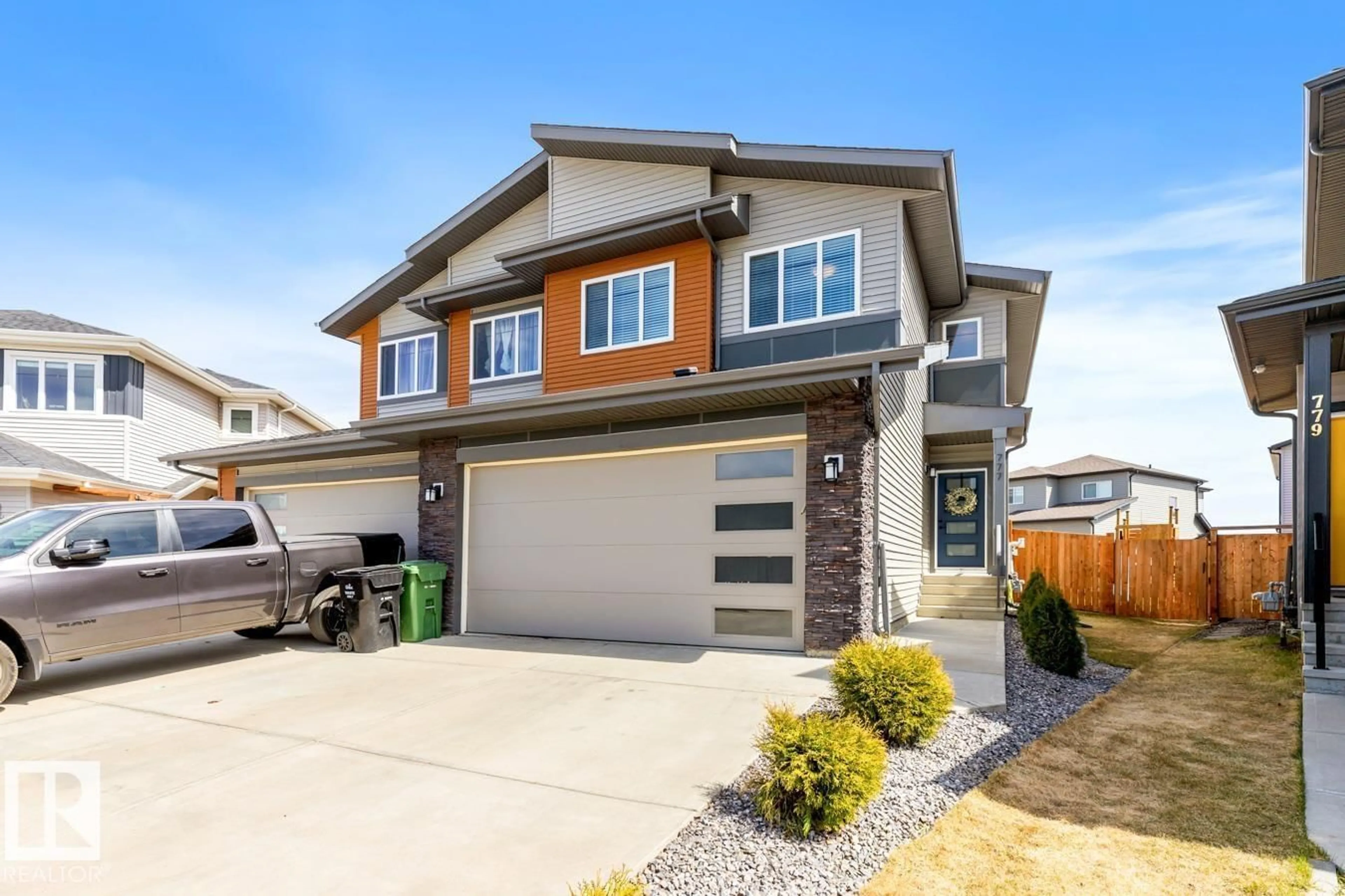 Home with vinyl exterior material, street for 777 BERG LO, Leduc Alberta T9E1G8