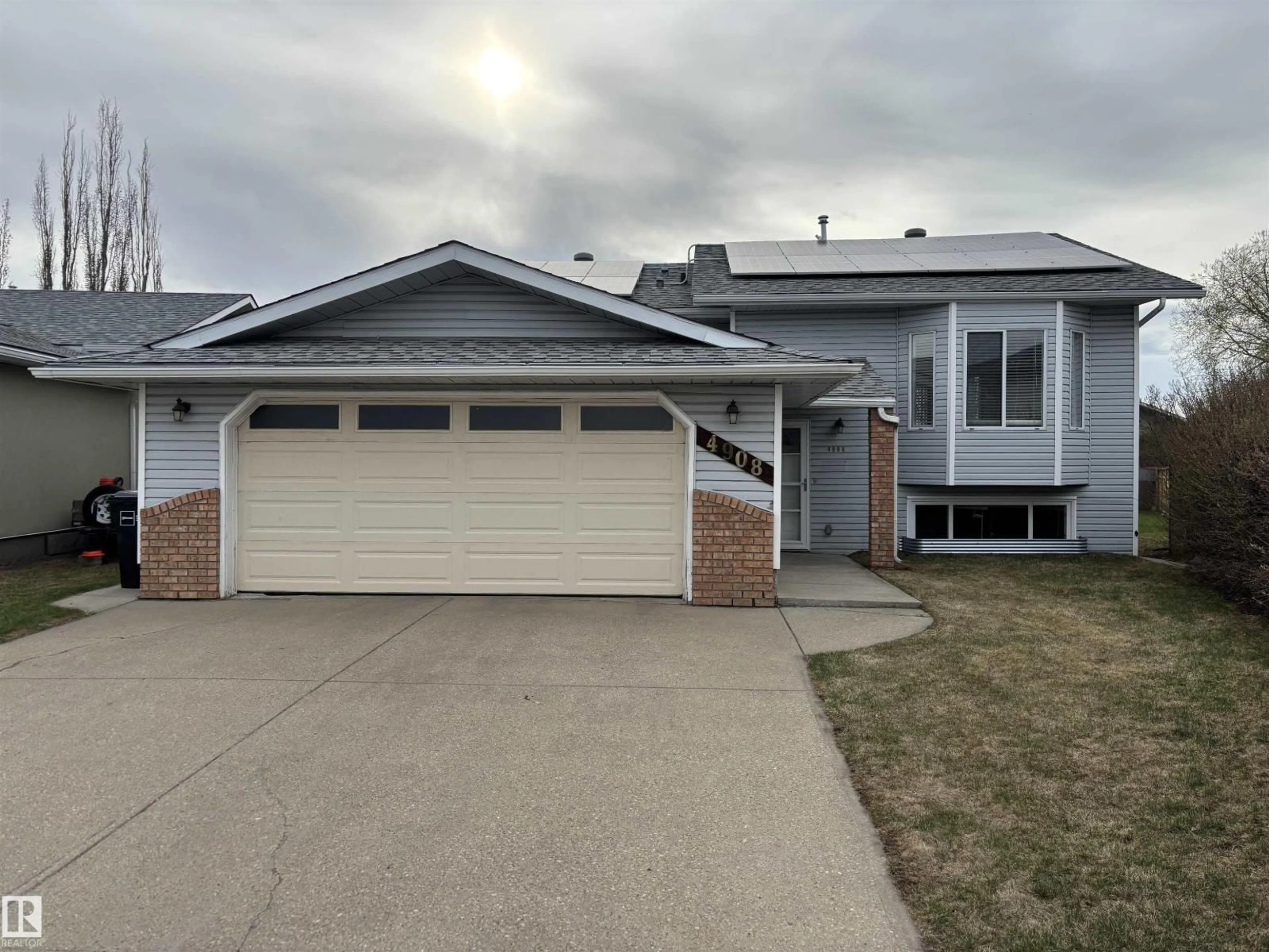 Home with vinyl exterior material, street for 4908 17 AV, Edmonton Alberta T6L2Y7