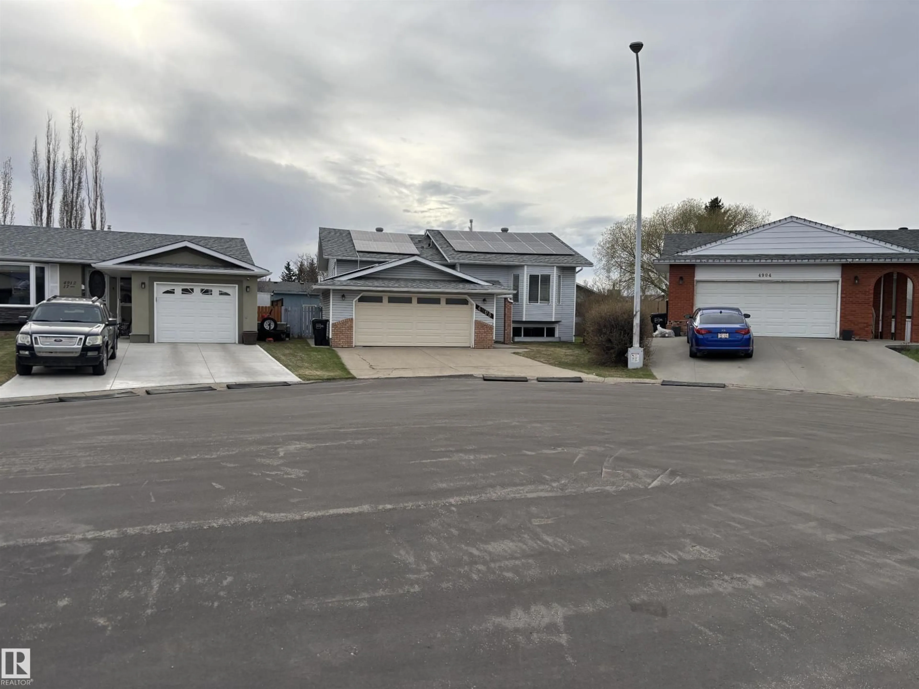 Unknown for 4908 17 AV, Edmonton Alberta T6L2Y7