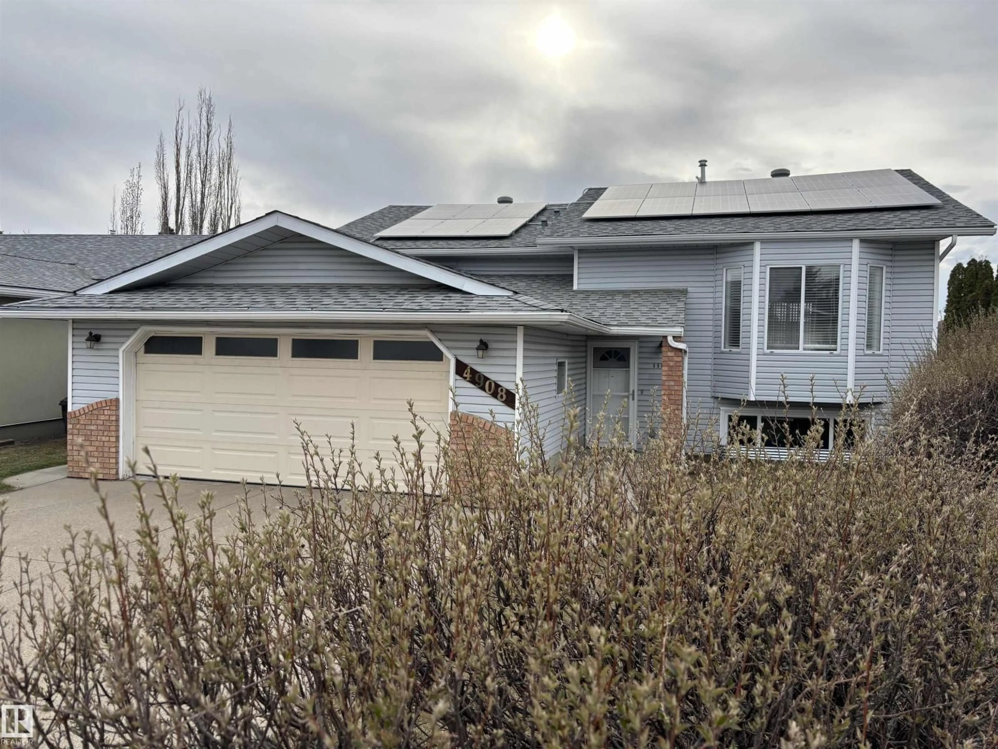 Home with vinyl exterior material, street for 4908 17 AV, Edmonton Alberta T6L2Y7