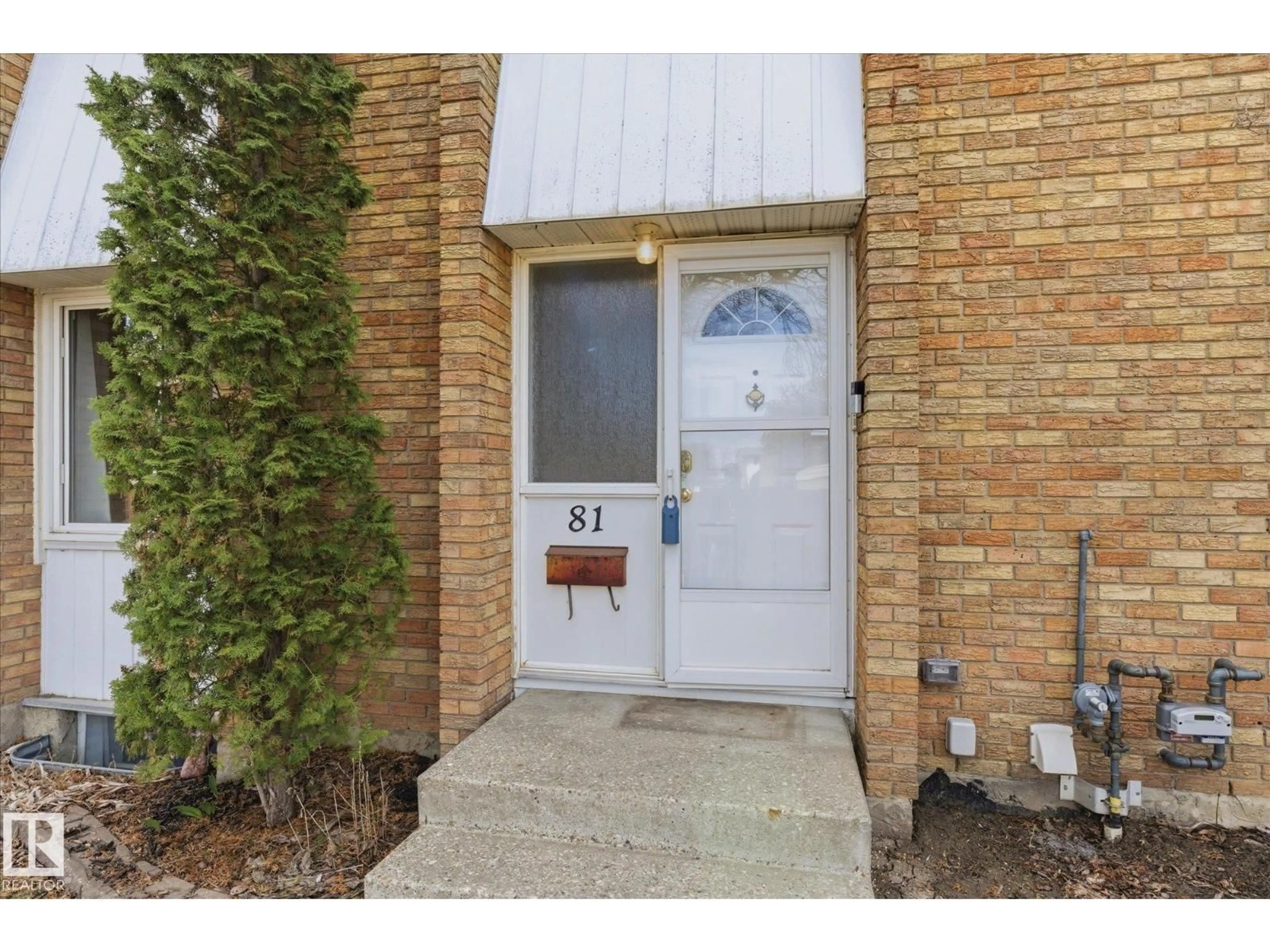 Indoor entryway for 81 RIDGEWOOD TC, St. Albert Alberta T8N0E9