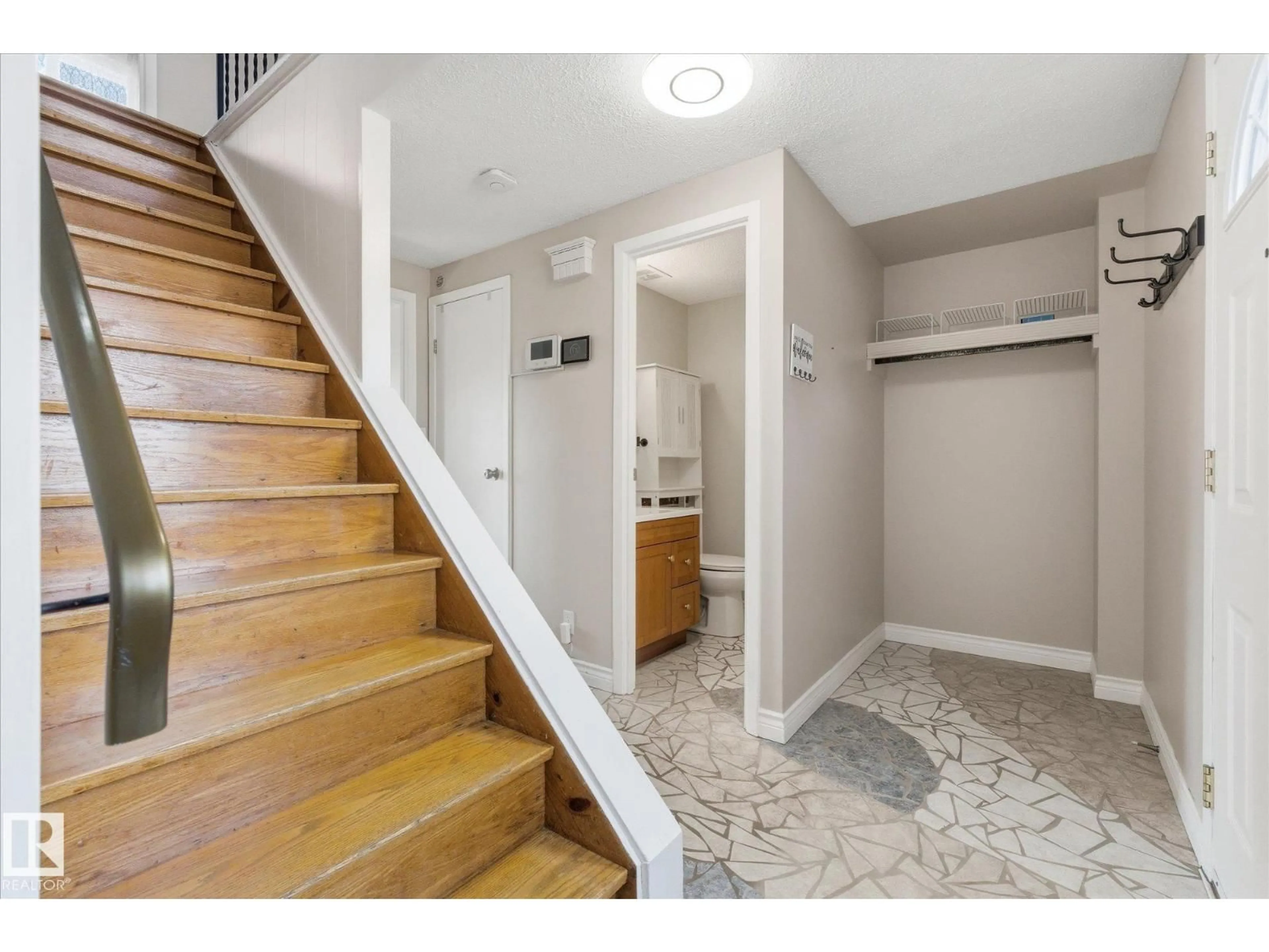 Indoor entryway for 81 RIDGEWOOD TC, St. Albert Alberta T8N0E9