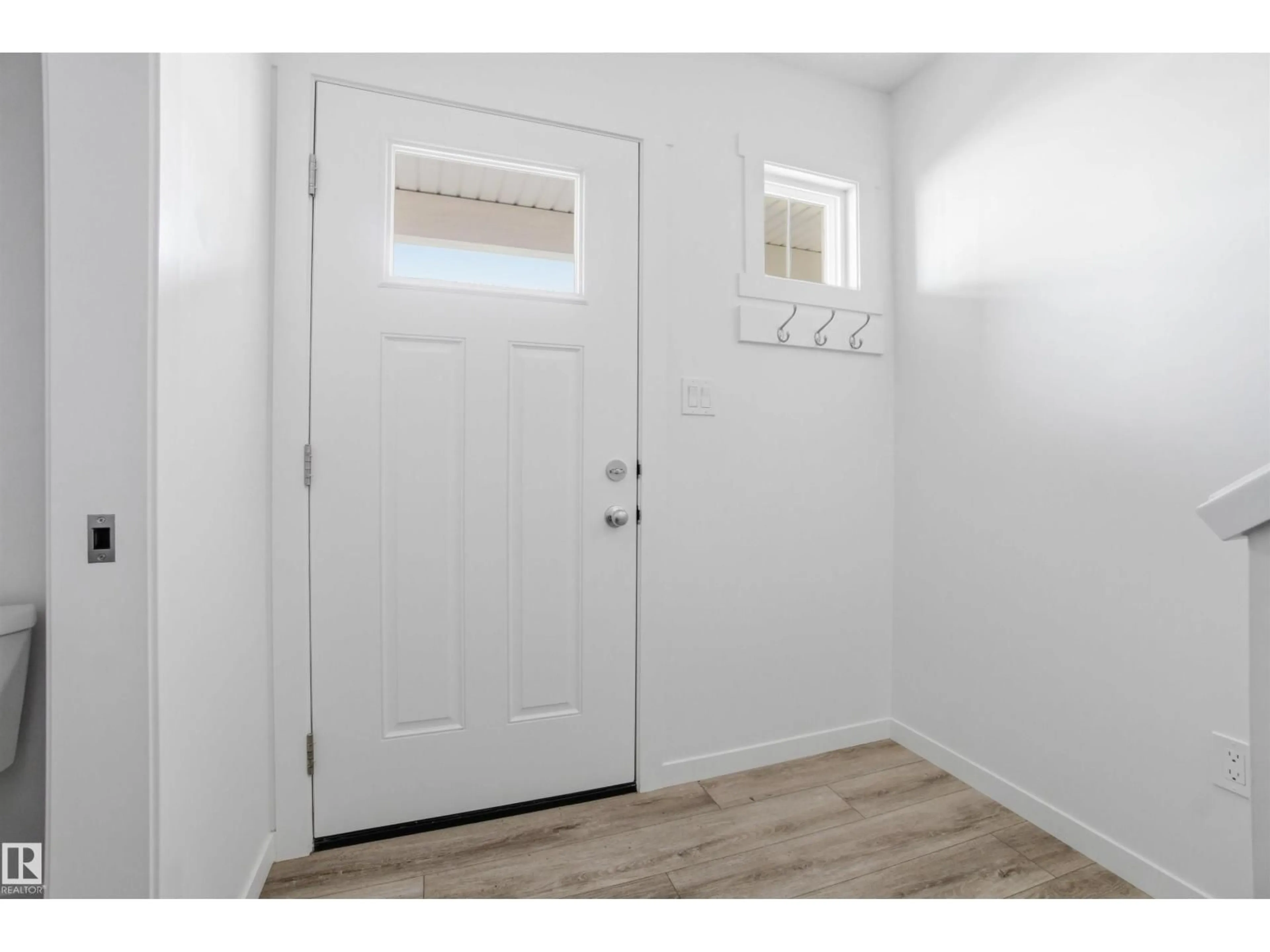 Indoor entryway for 64 17832 78 ST NW, Edmonton Alberta T5Z0P7
