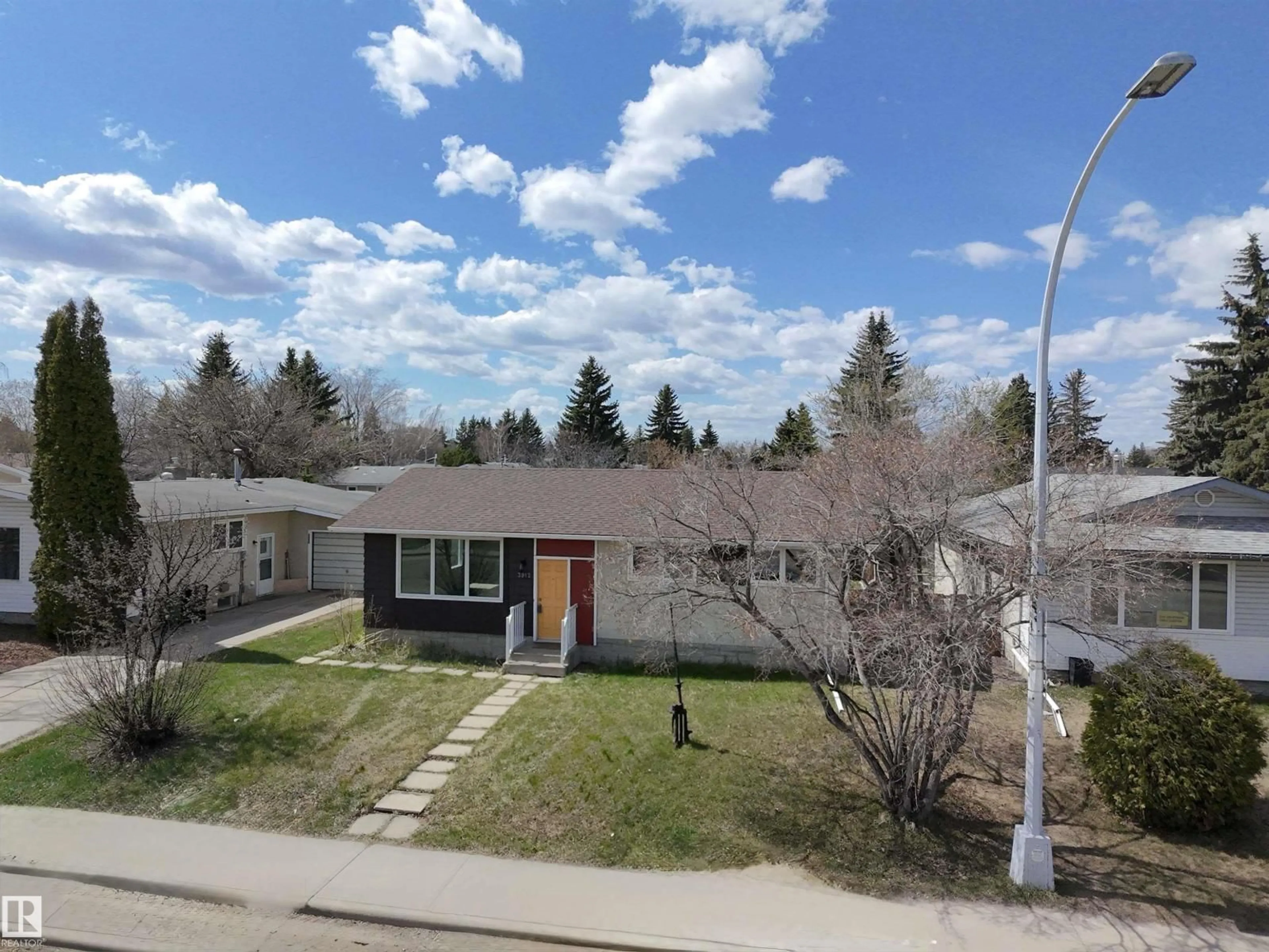 A pic from outside/outdoor area/front of a property/back of a property/a pic from drone, street for 3912 108 ST, Edmonton Alberta T6J1B9
