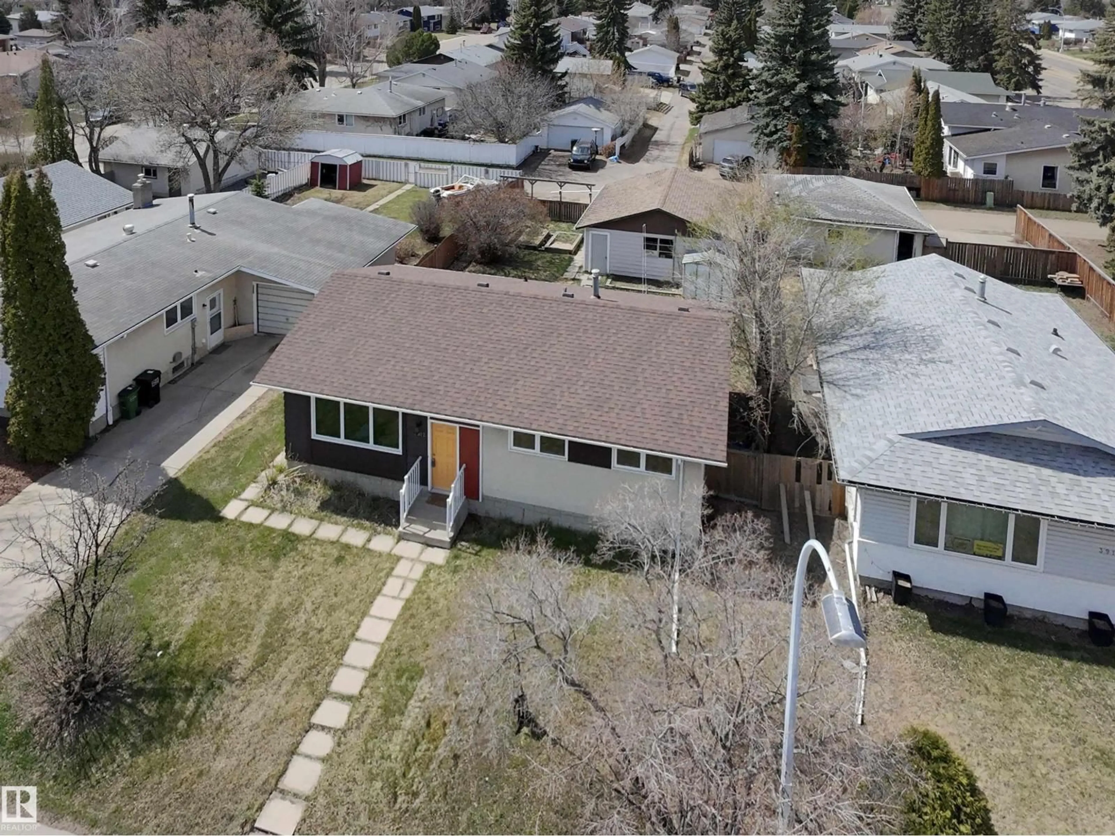 A pic from outside/outdoor area/front of a property/back of a property/a pic from drone, street for 3912 108 ST, Edmonton Alberta T6J1B9