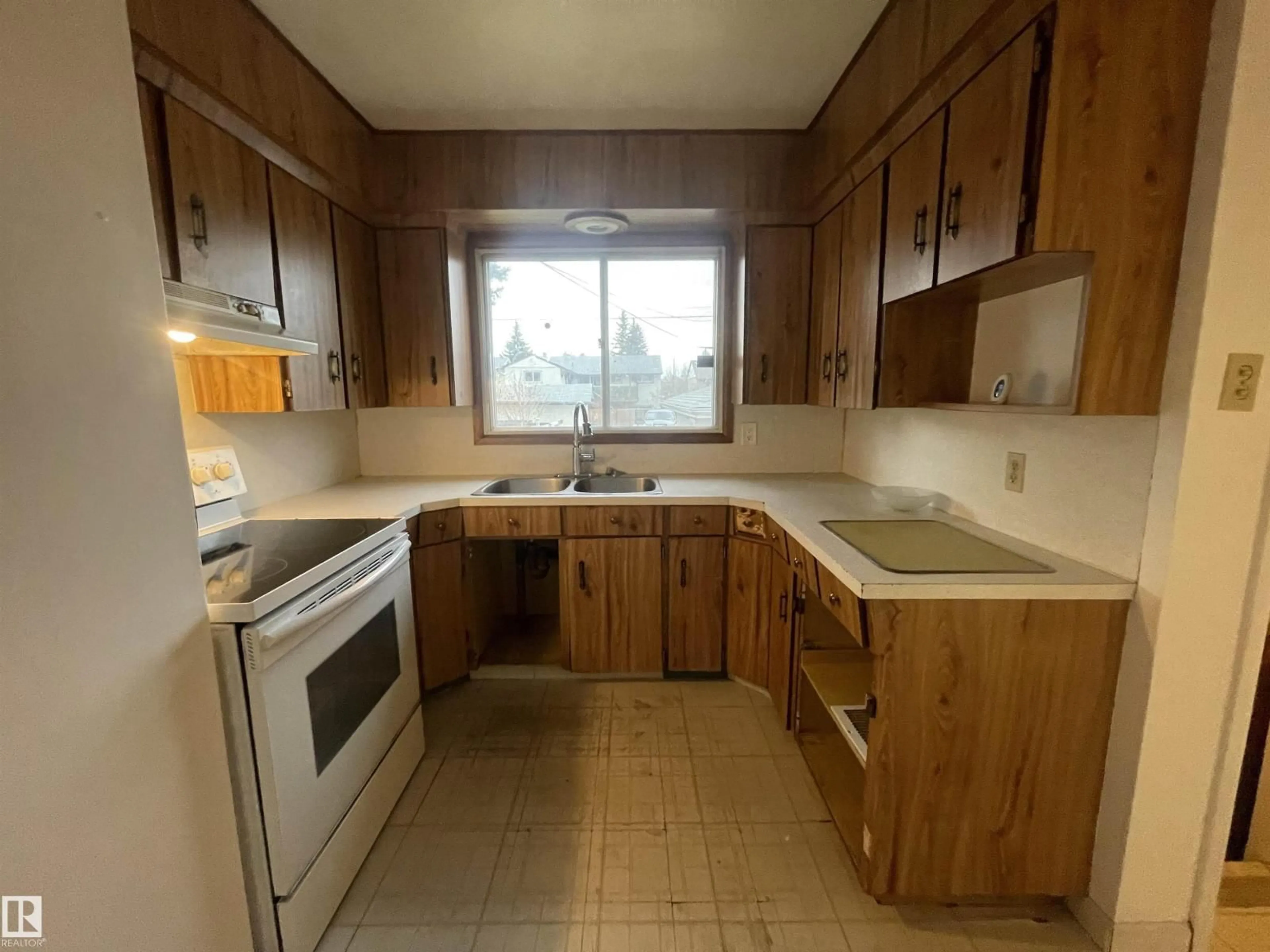 Standard kitchen, unknown for 13804 132 AV, Edmonton Alberta T5L3R8