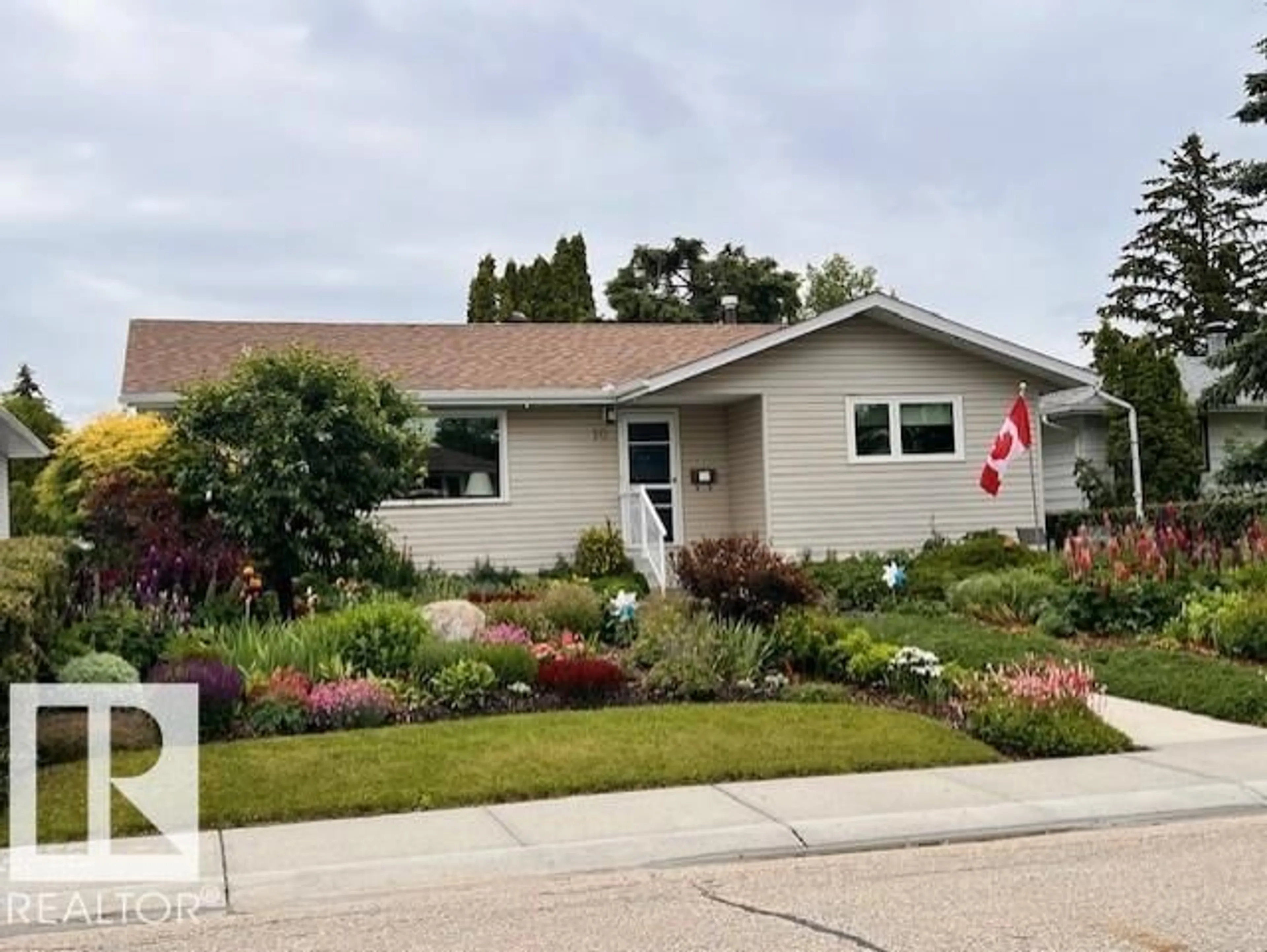 Home with vinyl exterior material, street for 10 ATHAPASKAN DR, Leduc Alberta T9E4N2