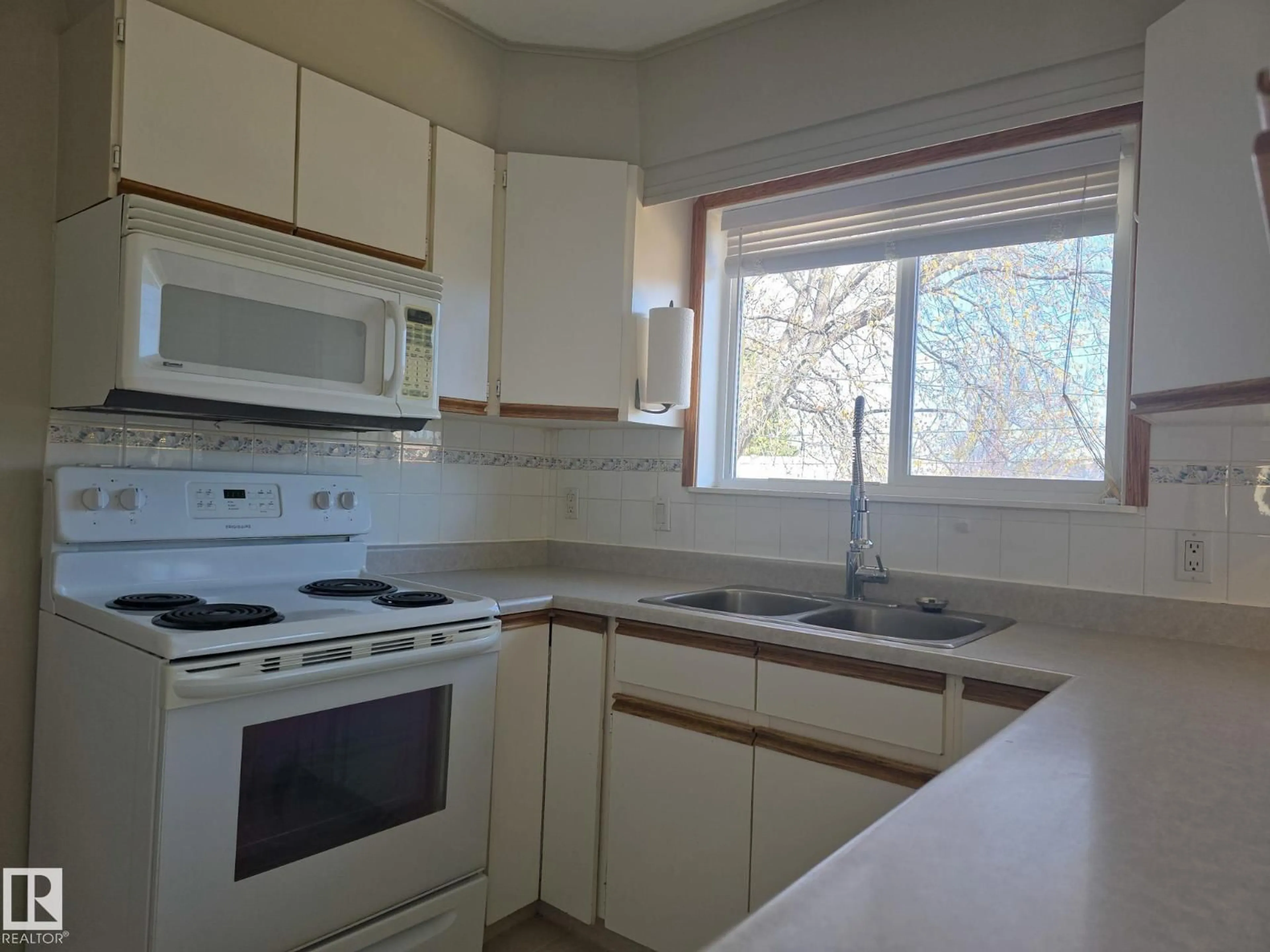 Standard kitchen, unknown for 4632 46 AV, Evansburg Alberta T0E0T0