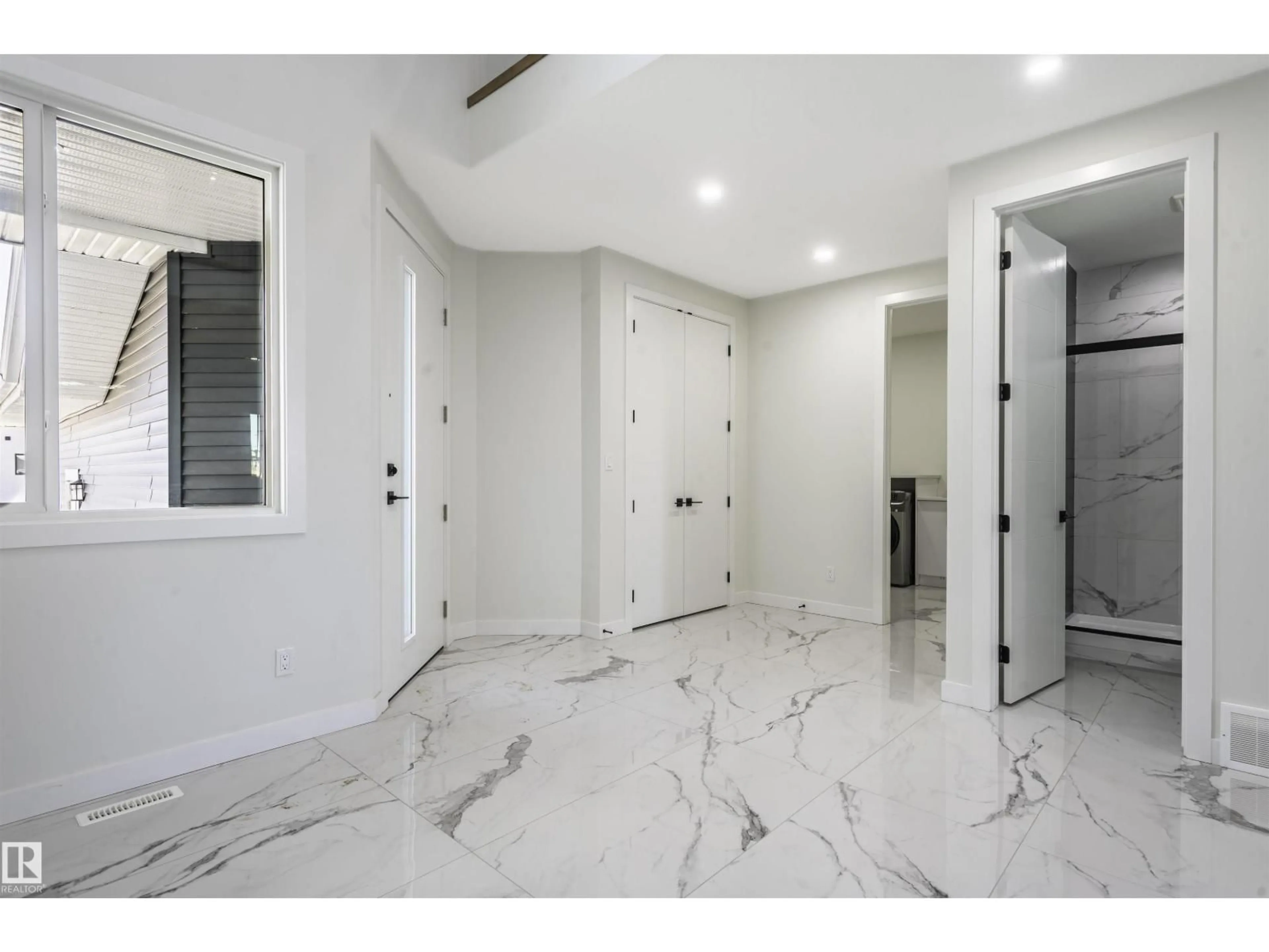 Indoor entryway for 216 23 ST, Edmonton Alberta T6X3C7