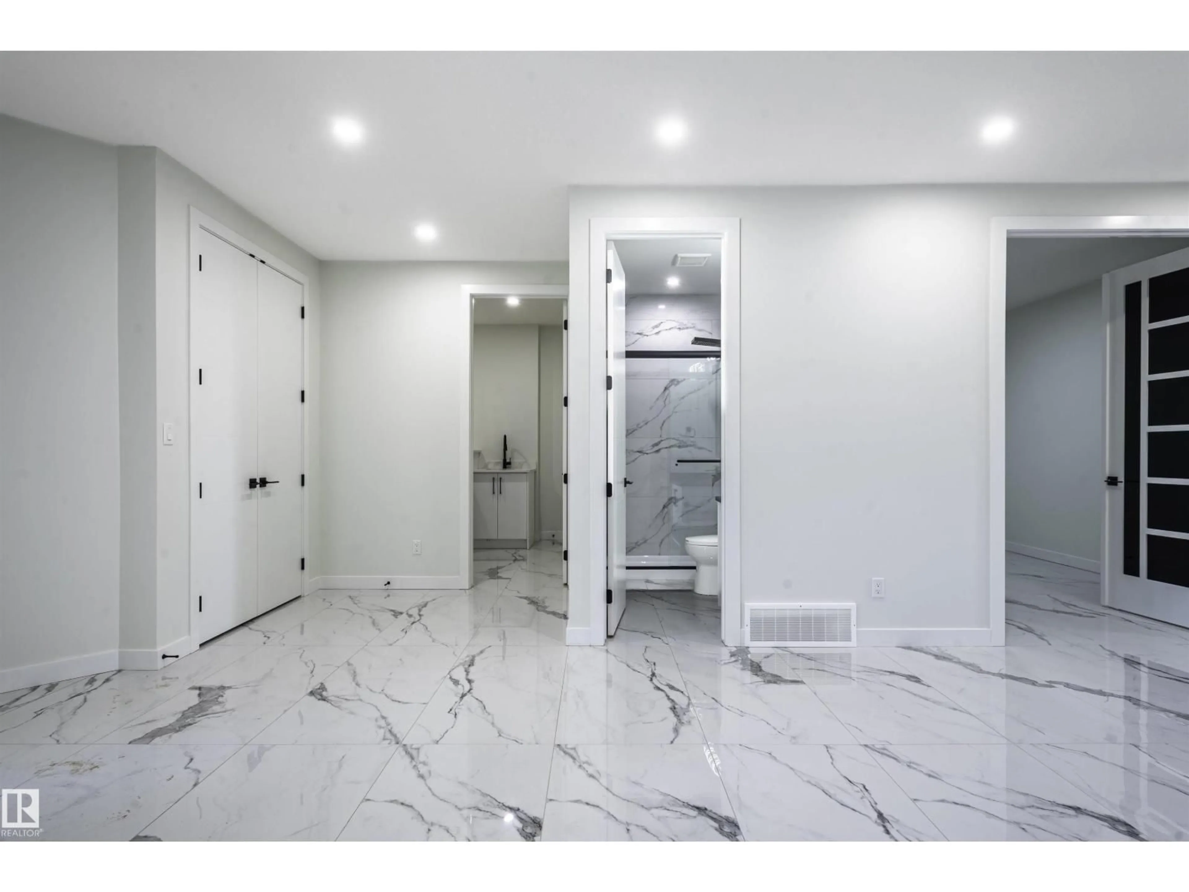 Indoor entryway for 216 23 ST, Edmonton Alberta T6X3C7