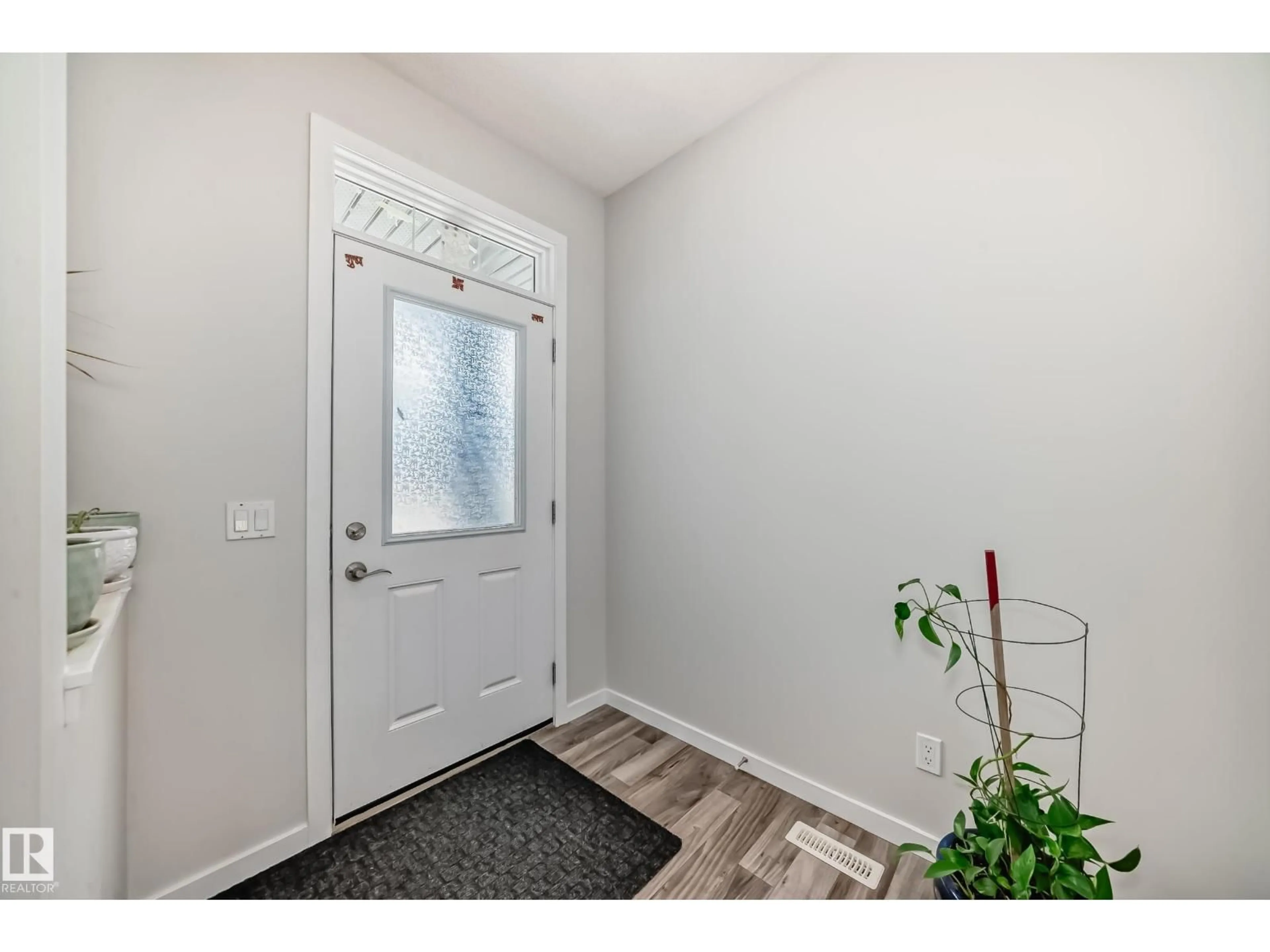Indoor entryway for 4609 ALWOOD WY, Edmonton Alberta T6W1A8