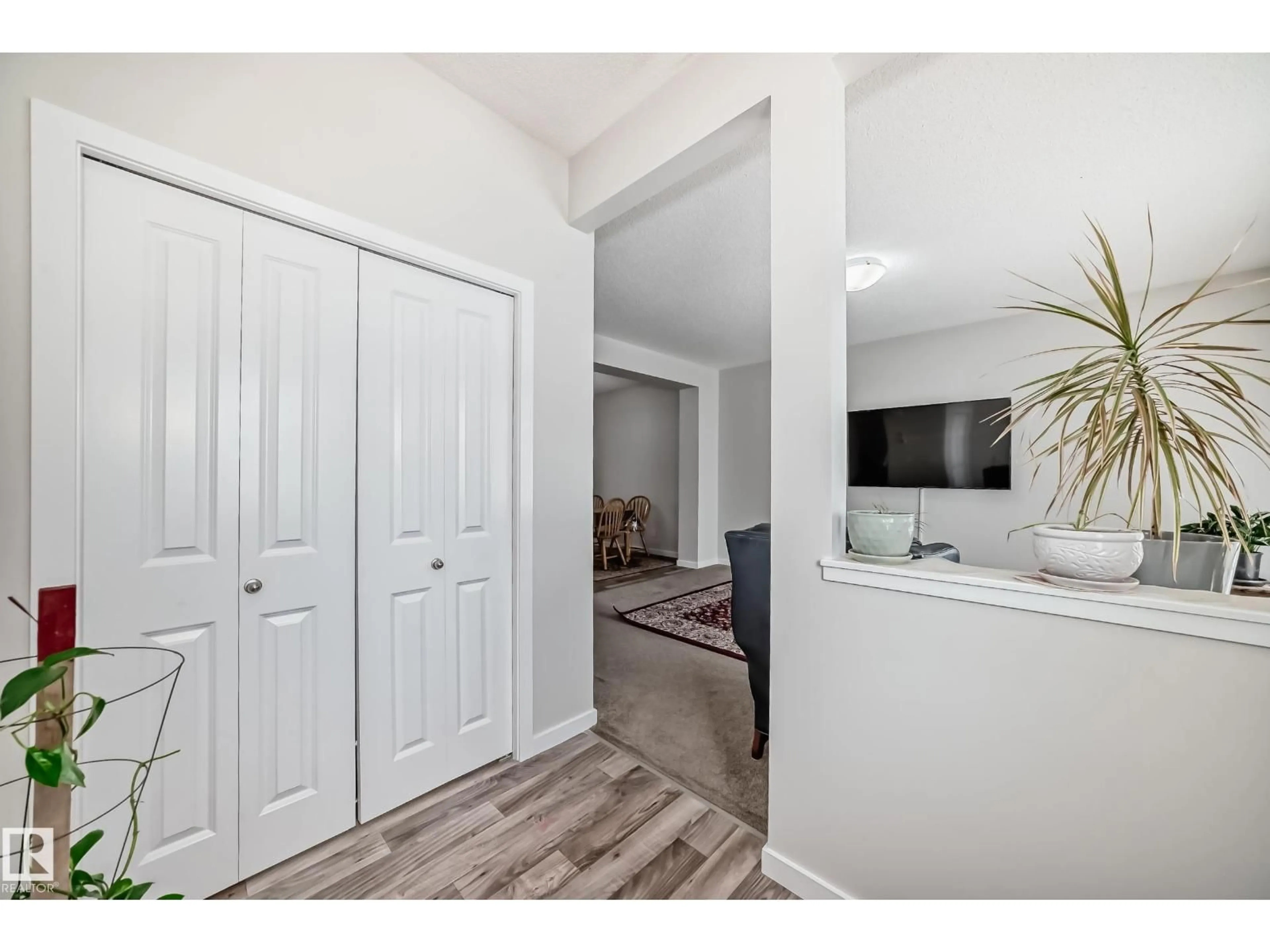 Indoor entryway for 4609 ALWOOD WY, Edmonton Alberta T6W1A8