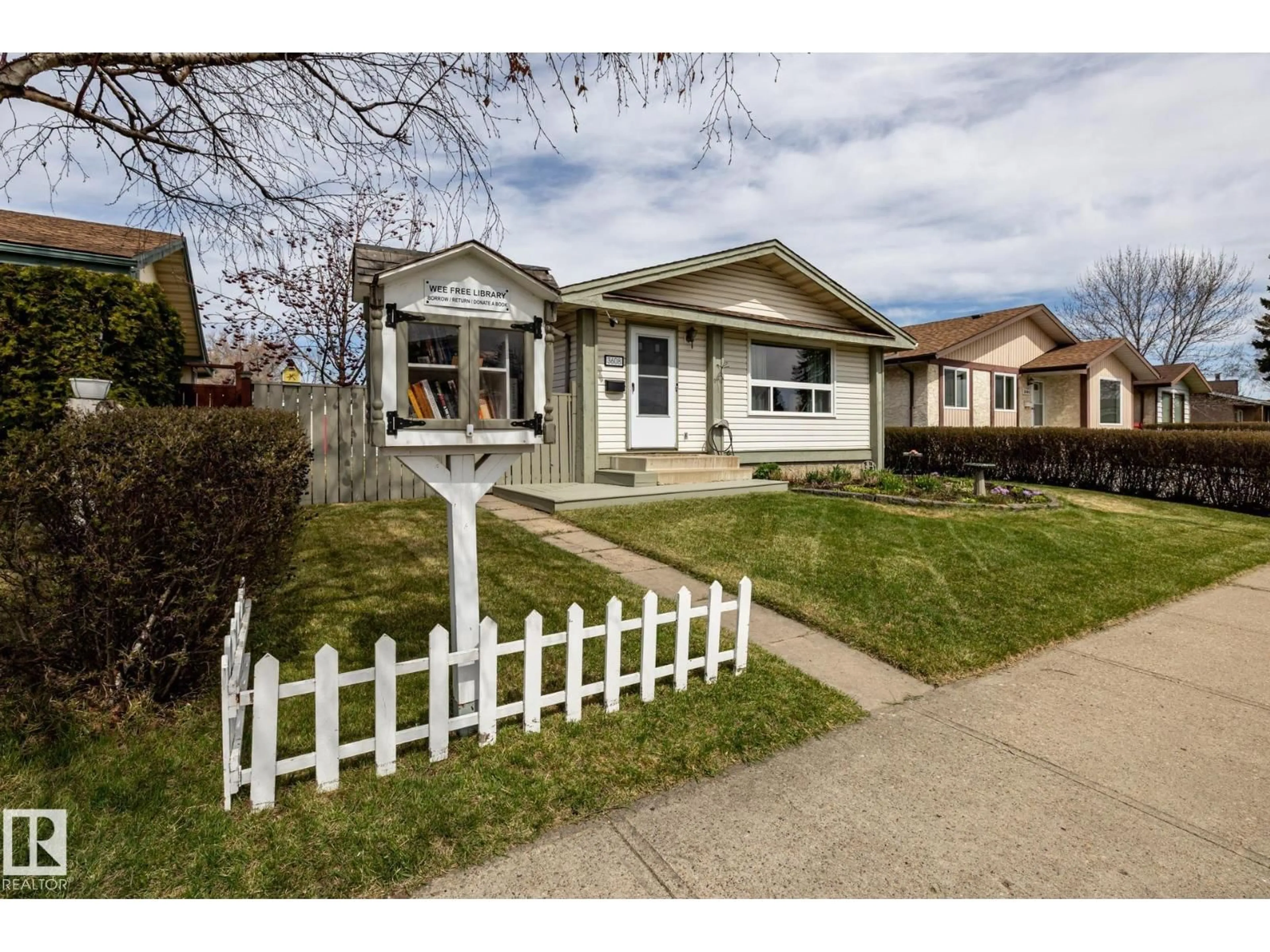 Home with vinyl exterior material, street for 3608 16A AV, Edmonton Alberta T6L2N4
