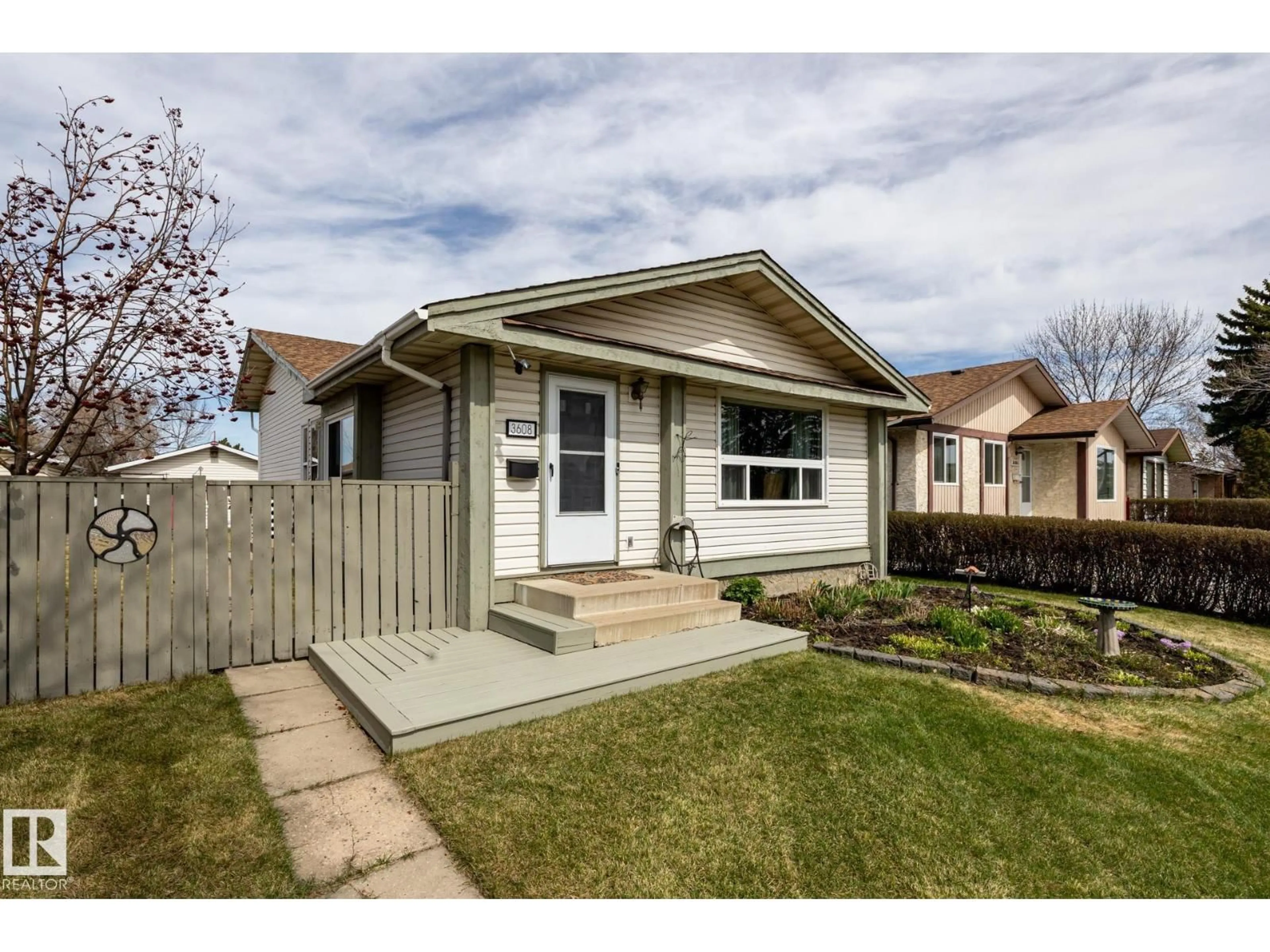 Home with vinyl exterior material, street for 3608 16A AV, Edmonton Alberta T6L2N4
