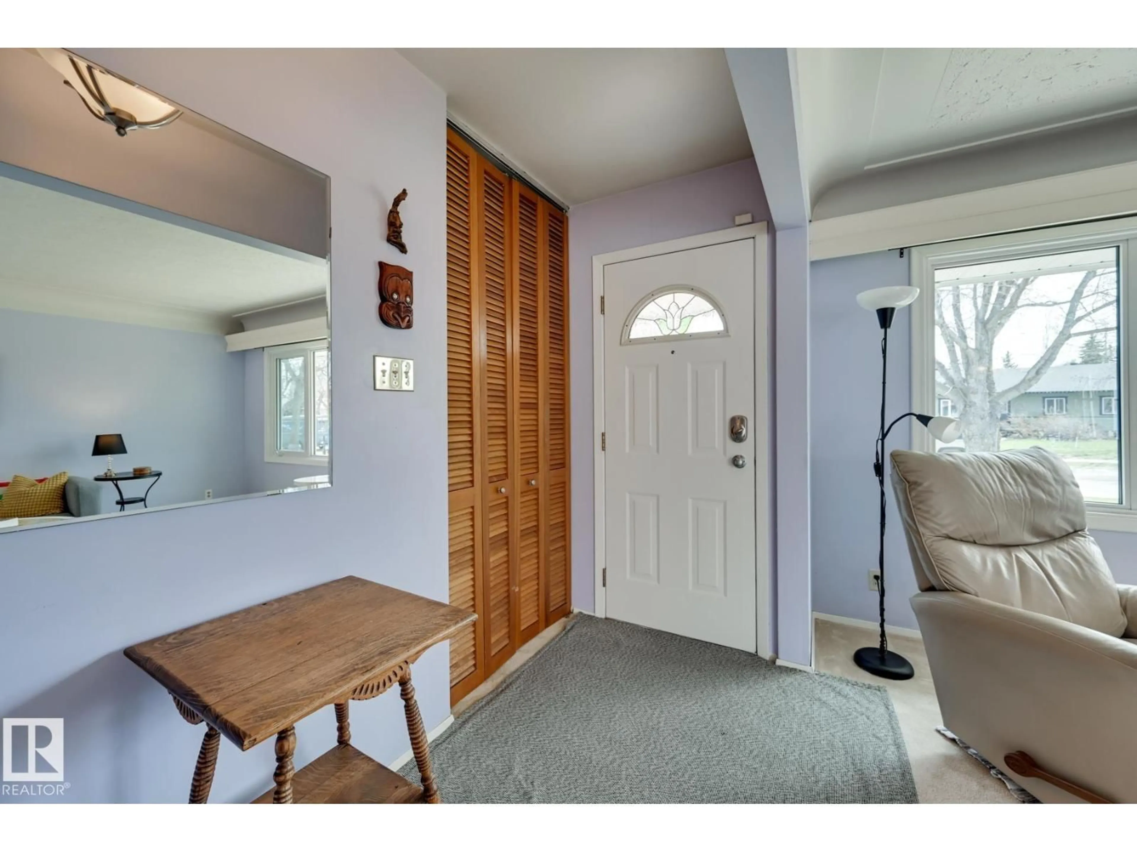 Indoor entryway for 14552 107A AV, Edmonton Alberta T5N1G5