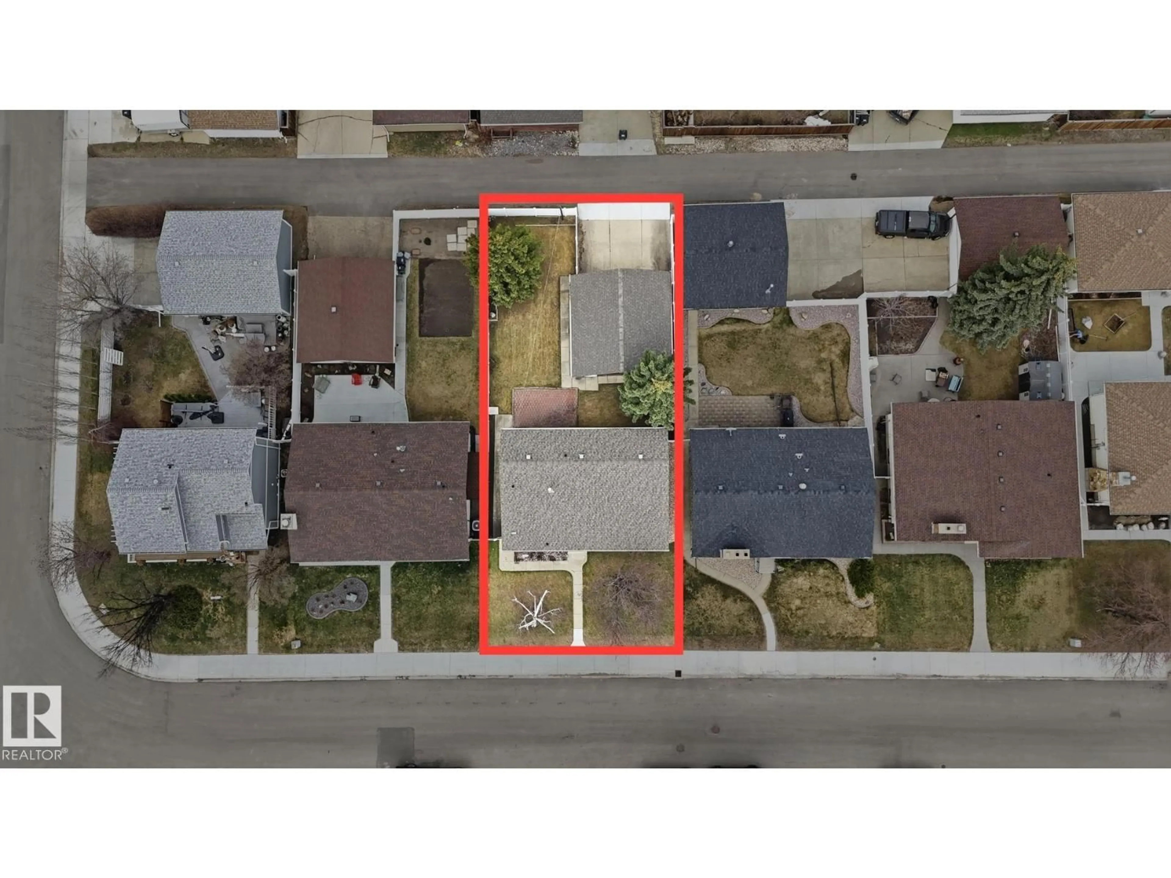 A pic from outside/outdoor area/front of a property/back of a property/a pic from drone, street for NW - 9834 167A AV, Edmonton Alberta T5X2Z2