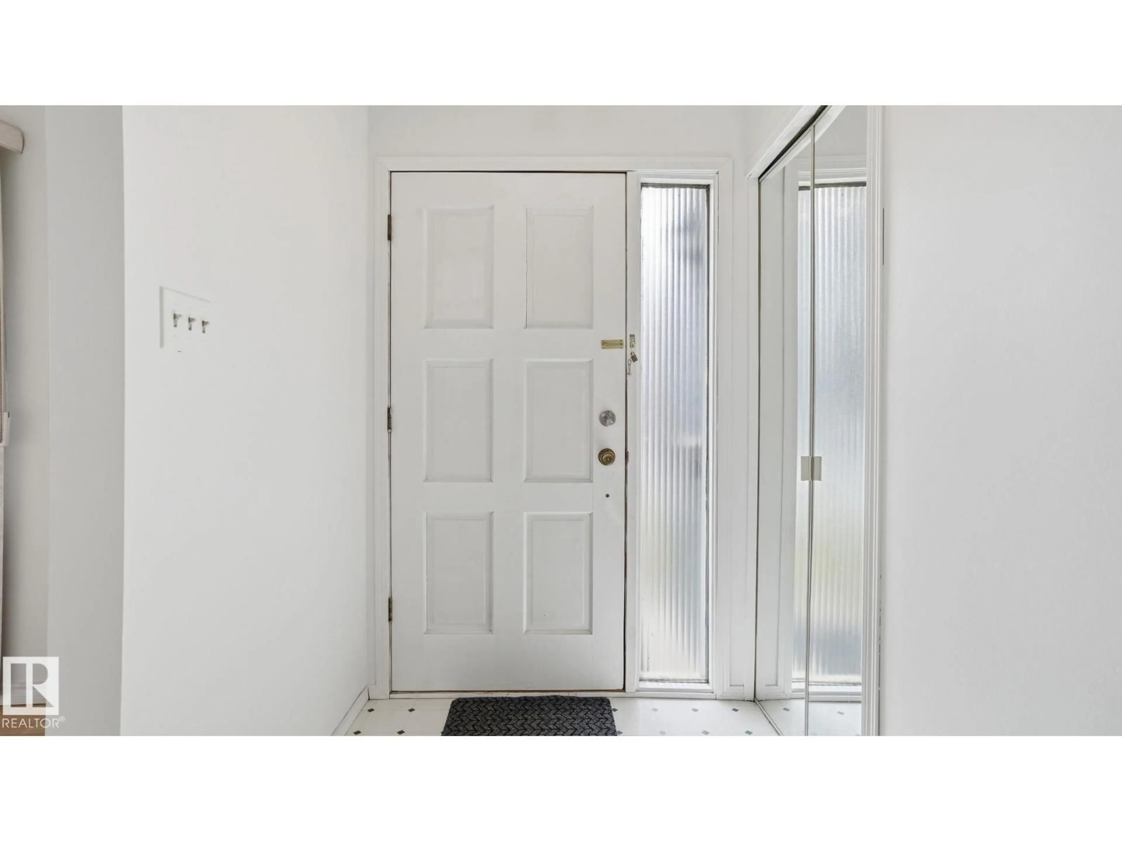 Indoor entryway for NW - 9834 167A AV, Edmonton Alberta T5X2Z2