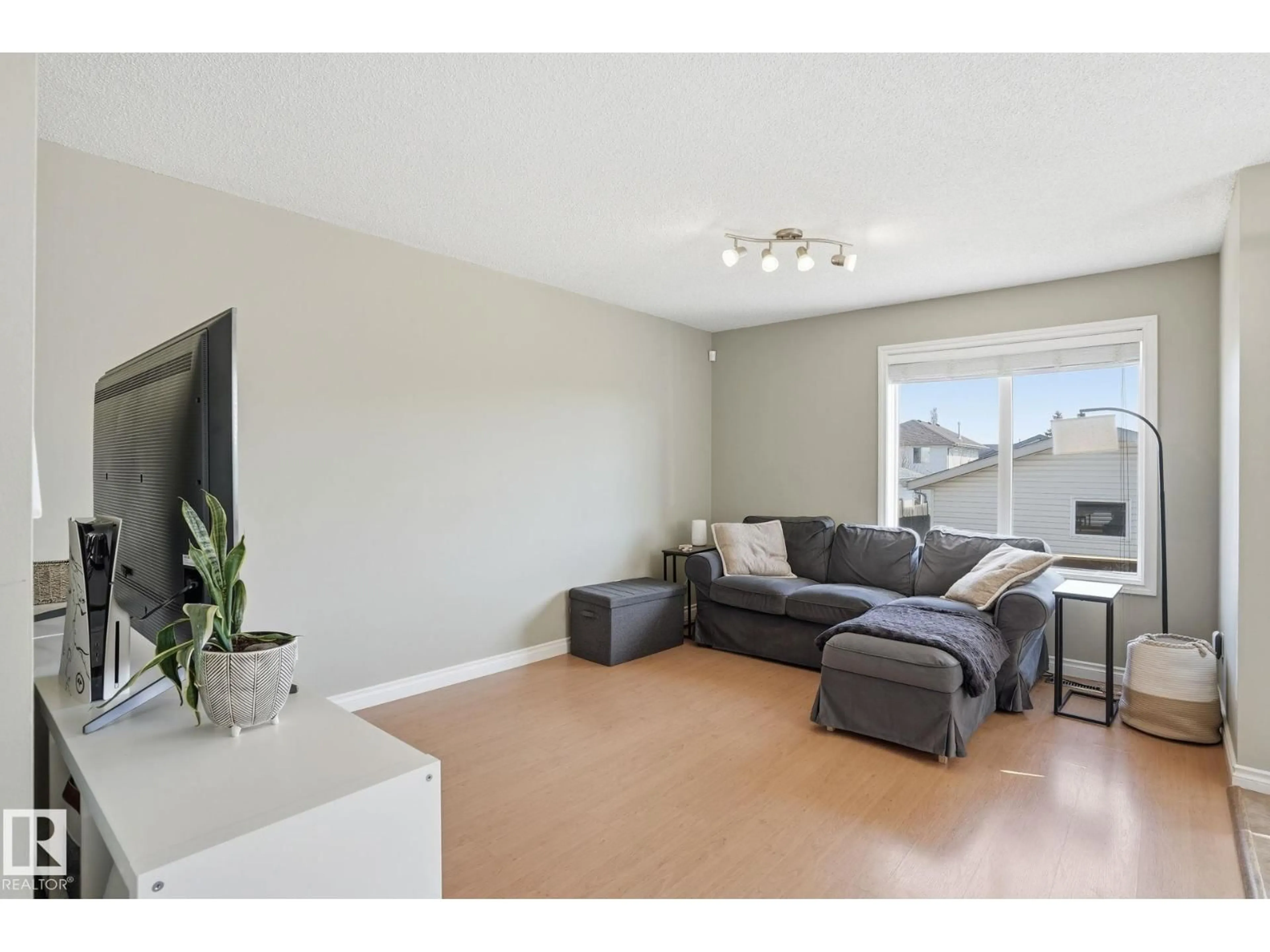 Unknown for 16215 57 ST, Edmonton Alberta T5Y2V3