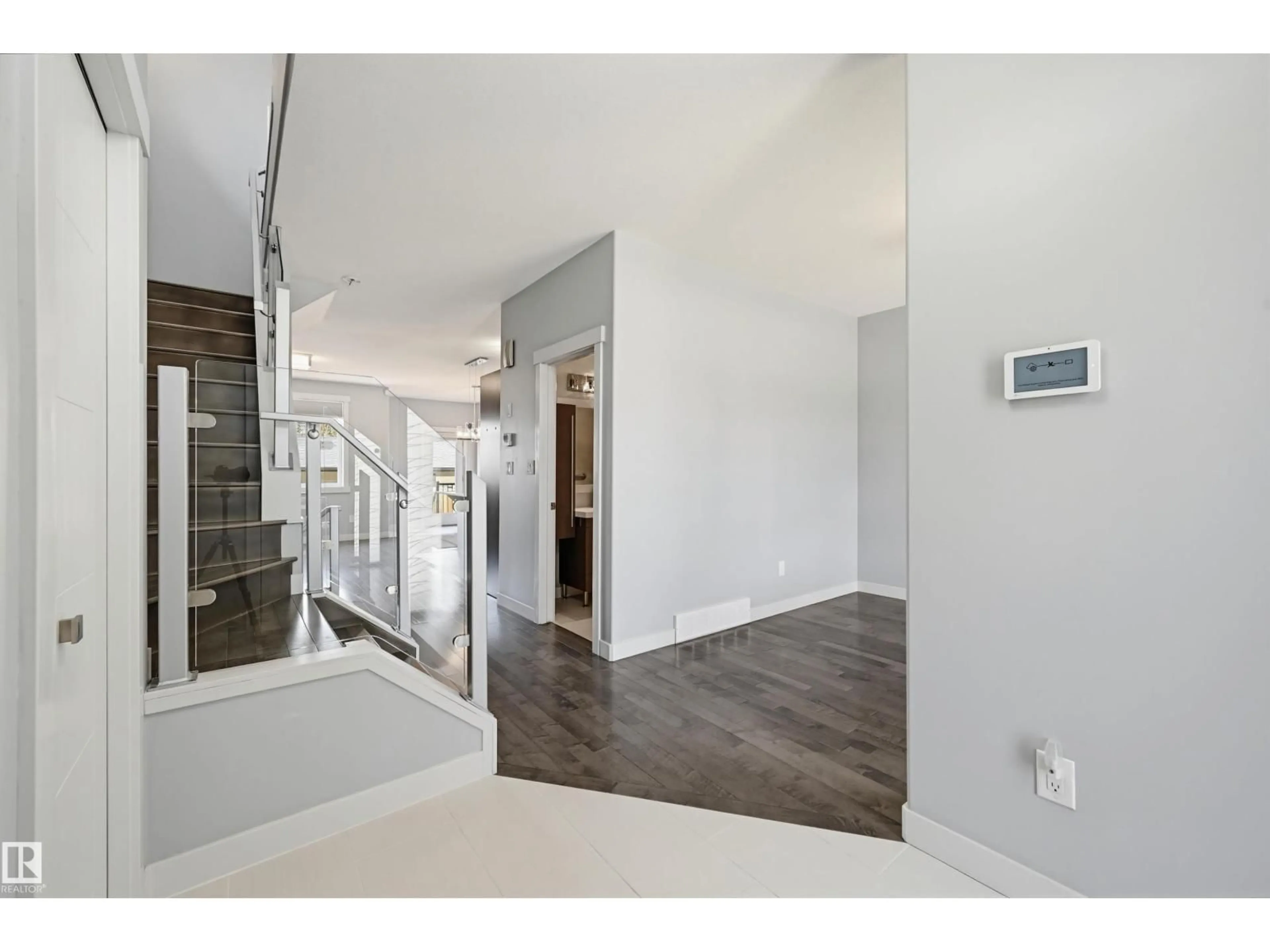 Indoor entryway for 8834 91 ST, Edmonton Alberta T6C3M4