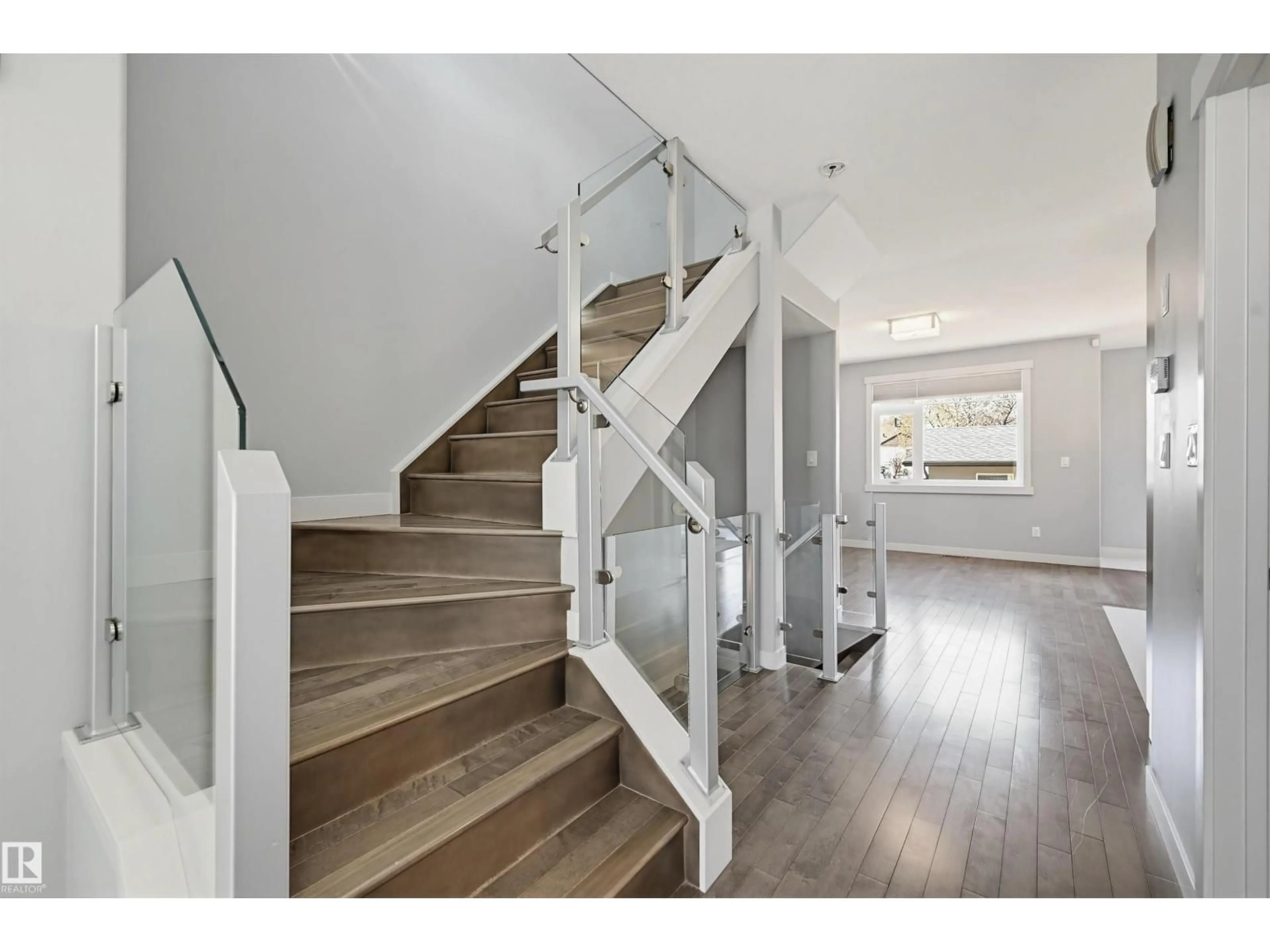 Stairs for 8834 91 ST, Edmonton Alberta T6C3M4