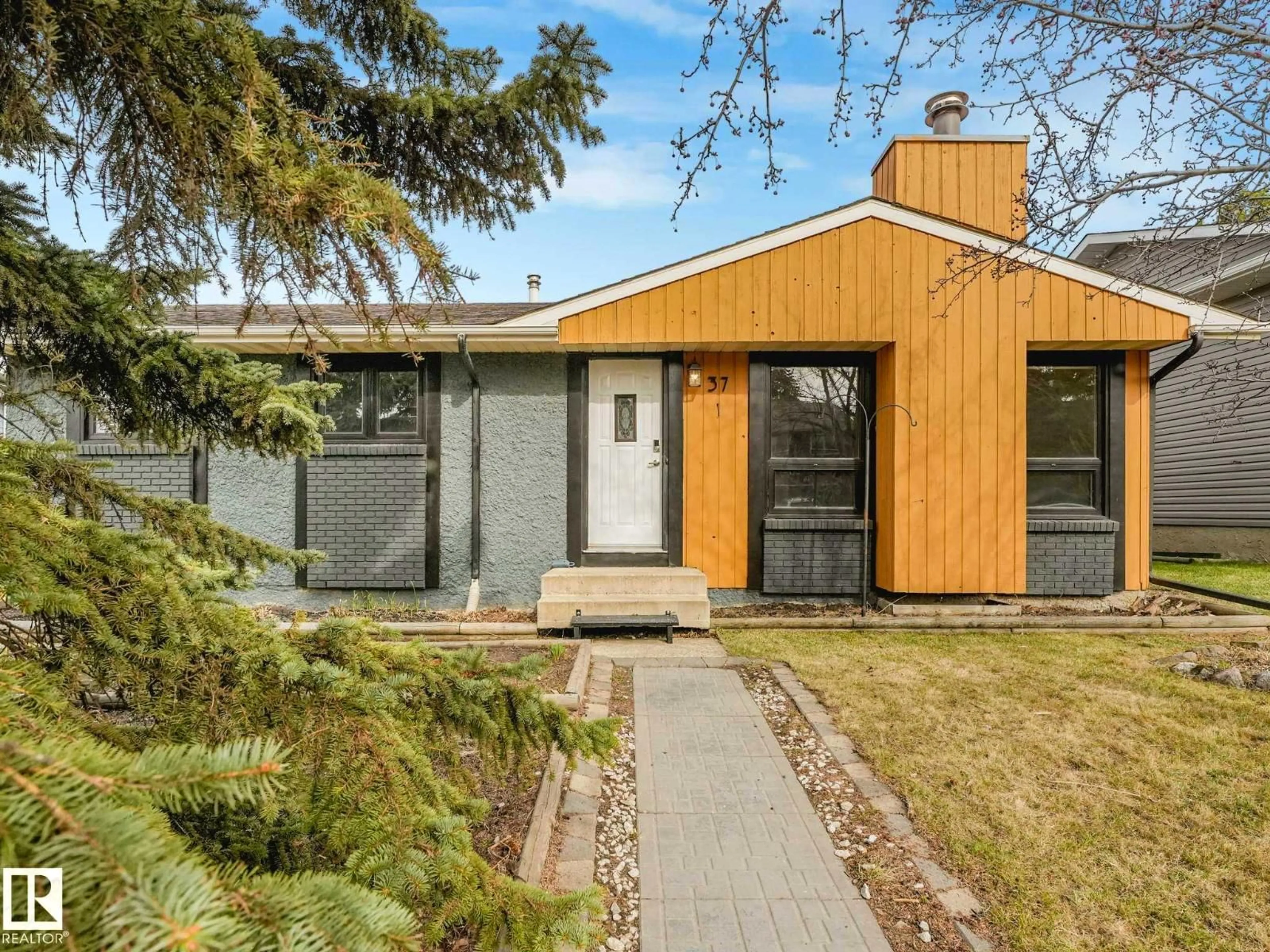 Home with brick exterior material, street for 37 WOODSTOCK DR, Sherwood Park Alberta T8A4C4
