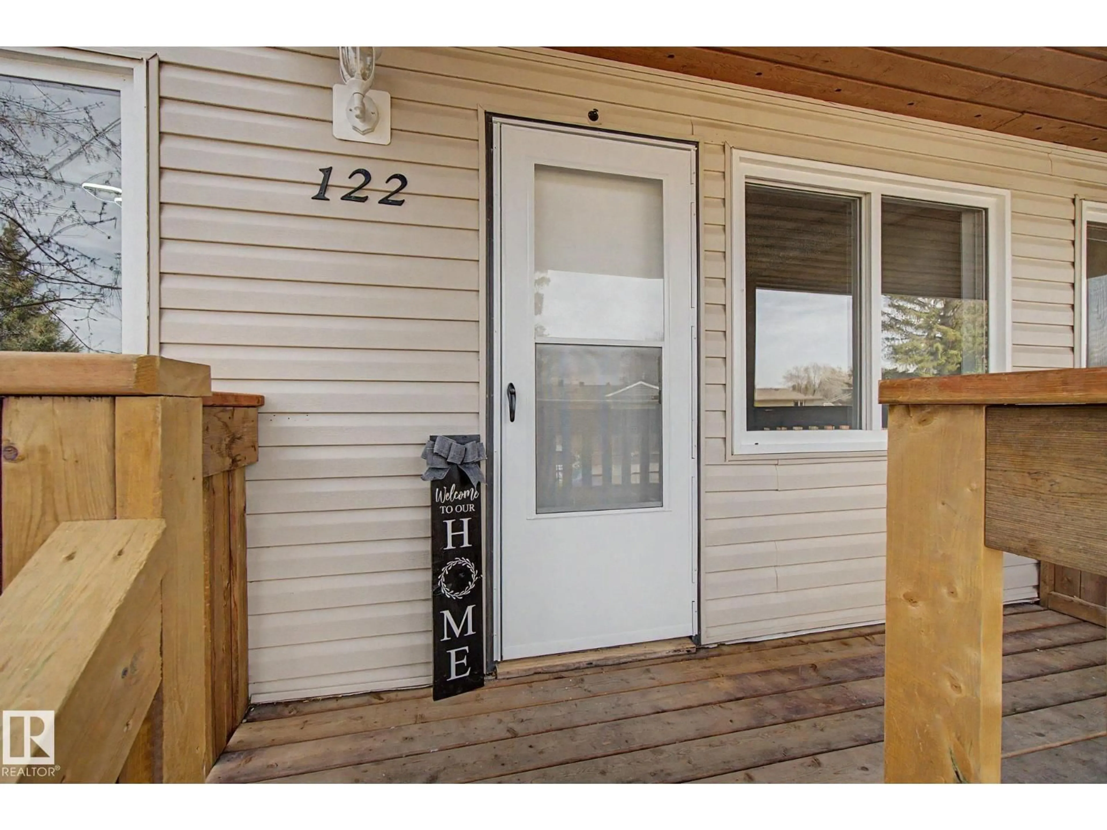 Indoor entryway for 95 - 122 MCKENNEY AV, St. Albert Alberta T8N2Y2